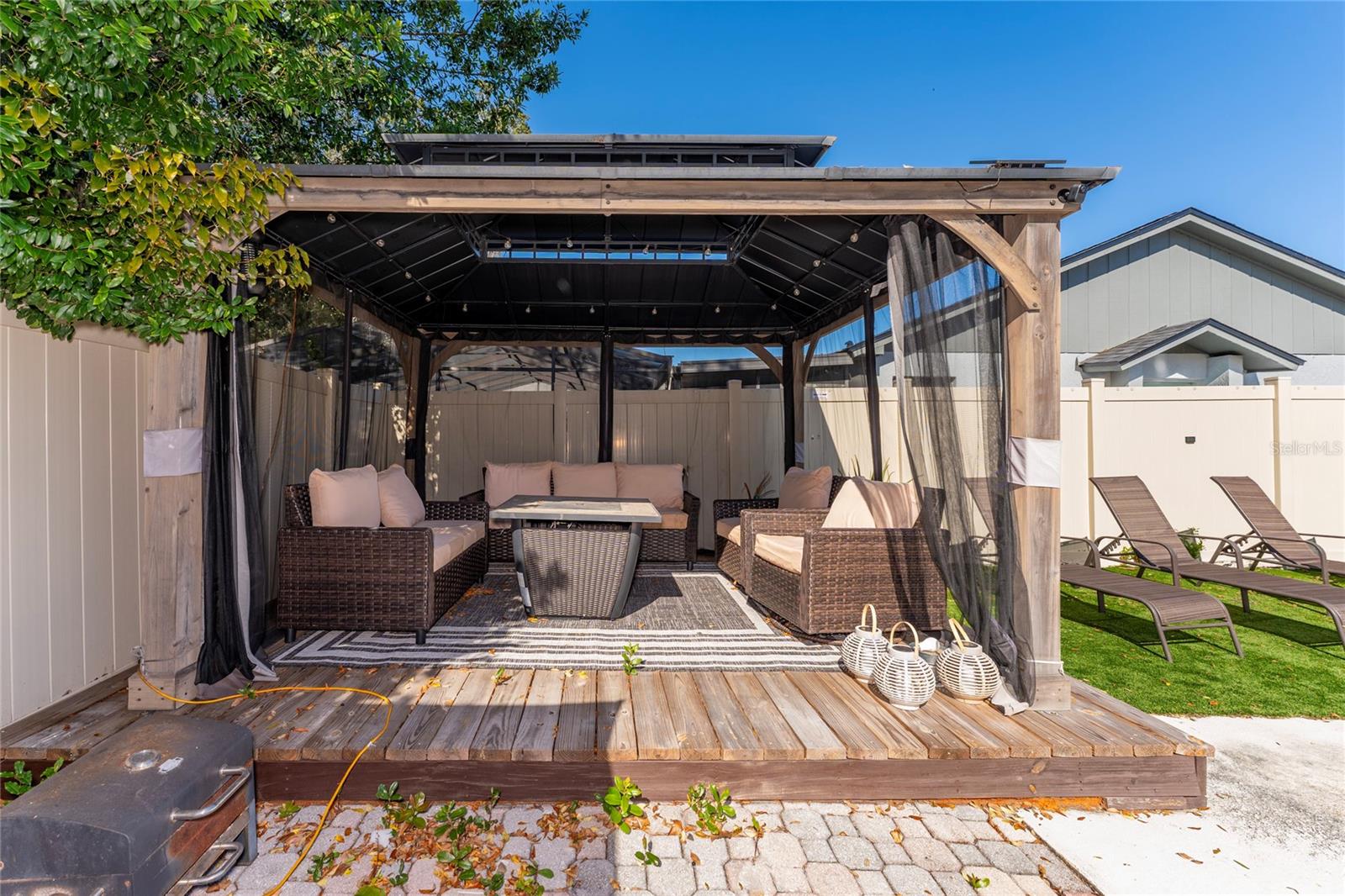 STERLING OAKS - Residential