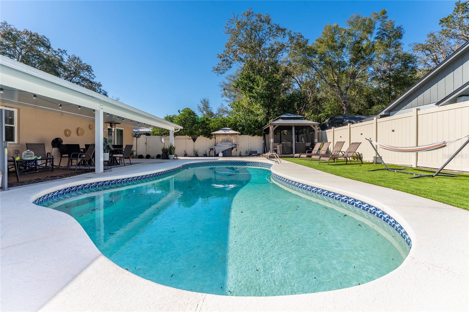 STERLING OAKS - Residential