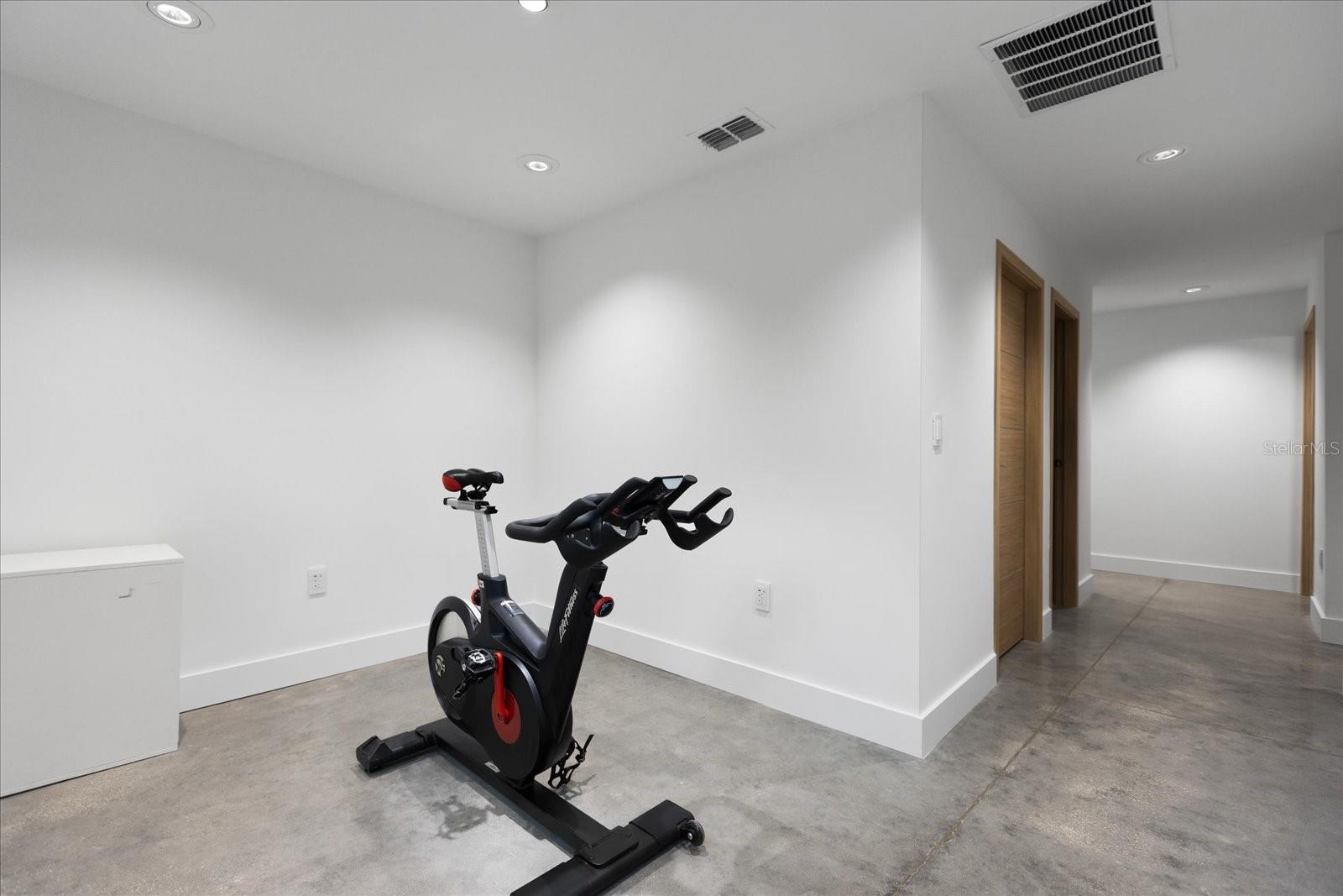 GOLDENROD/PERSHING - Residential Lease