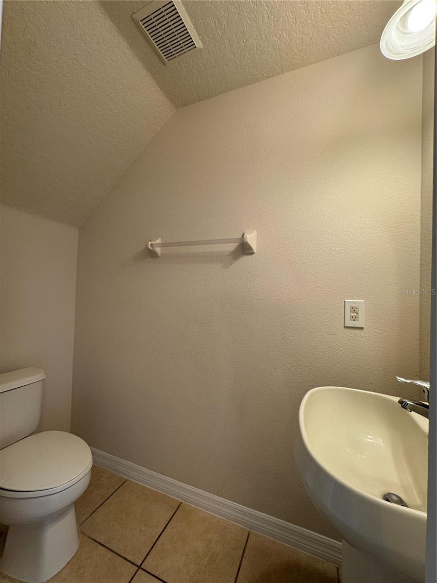 EAGLE CREEK - Residential Lease