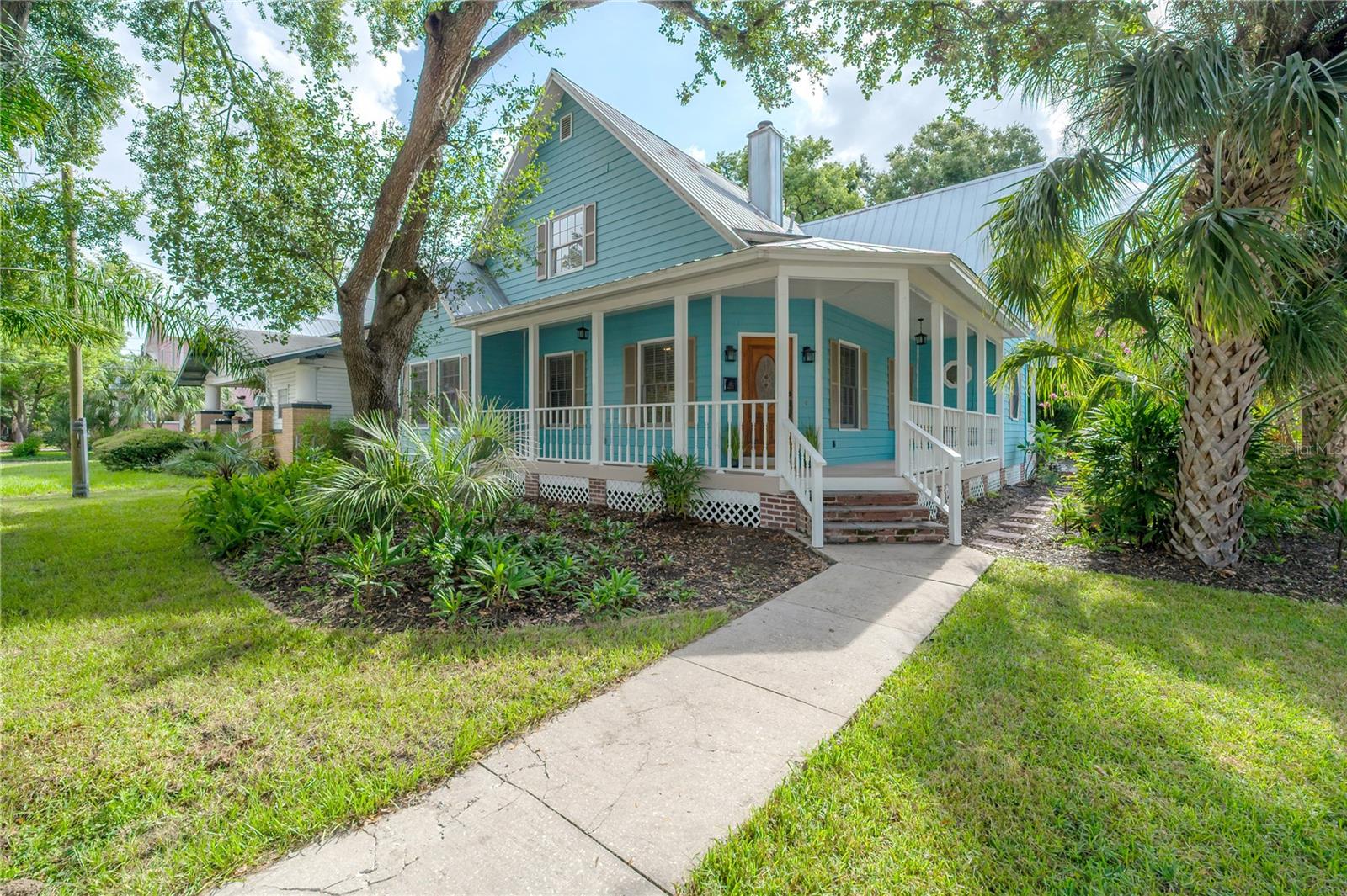 Charming Cottage in Prime Tampa Heights! Just blocks from Armature Works and the Riverwalk, this bright and airy home is
perfectly situated on a beautifully landscaped corner lot. Inside, you’ll find two spacious upstairs primary suites, each with en suite
bathrooms and walk-in attic access offering extra storage space. A third bedroom and full bath are located downstairs. A keeping
room off the kitchen offers space for a formal dining area, while a separate flex space can serve as a home office or fourth bedroom.
The cozy living room features a fireplace, adding warmth and charm. The kitchen boasts granite countertops, a gas range, and new
flooring (2025), with the laundry conveniently located upstairs. Enjoy three inviting porches: a wraparound front porch, a covered
back porch, and a screened porch that leads to the fully fenced backyard. Recent updates include fresh interior paint, new ceiling
fans, dishwasher, back porch screening (June 2025), HVAC/ductwork (2023), vinyl fencing (2021), and termite tenting with
transferable warranty (July 2025). This home has been pre-inspected with a clean report. Prime location just minutes to Downtown Tampa, Water Street, Amalie Arena, University of
Tampa, and some of the city’s top restaurants.