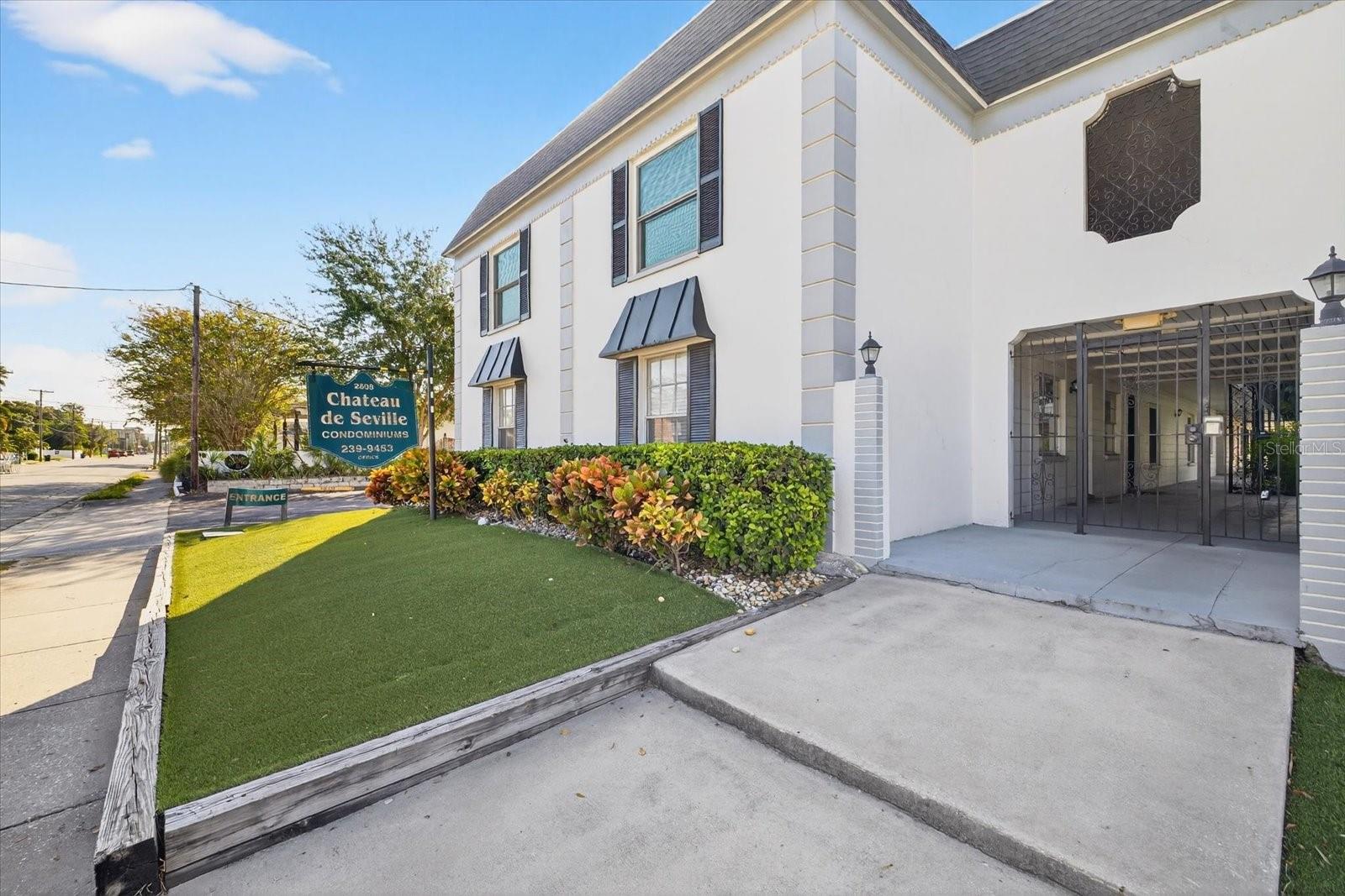 CHATEAU DE SEVILLE A CONDOMINI - Residential Lease