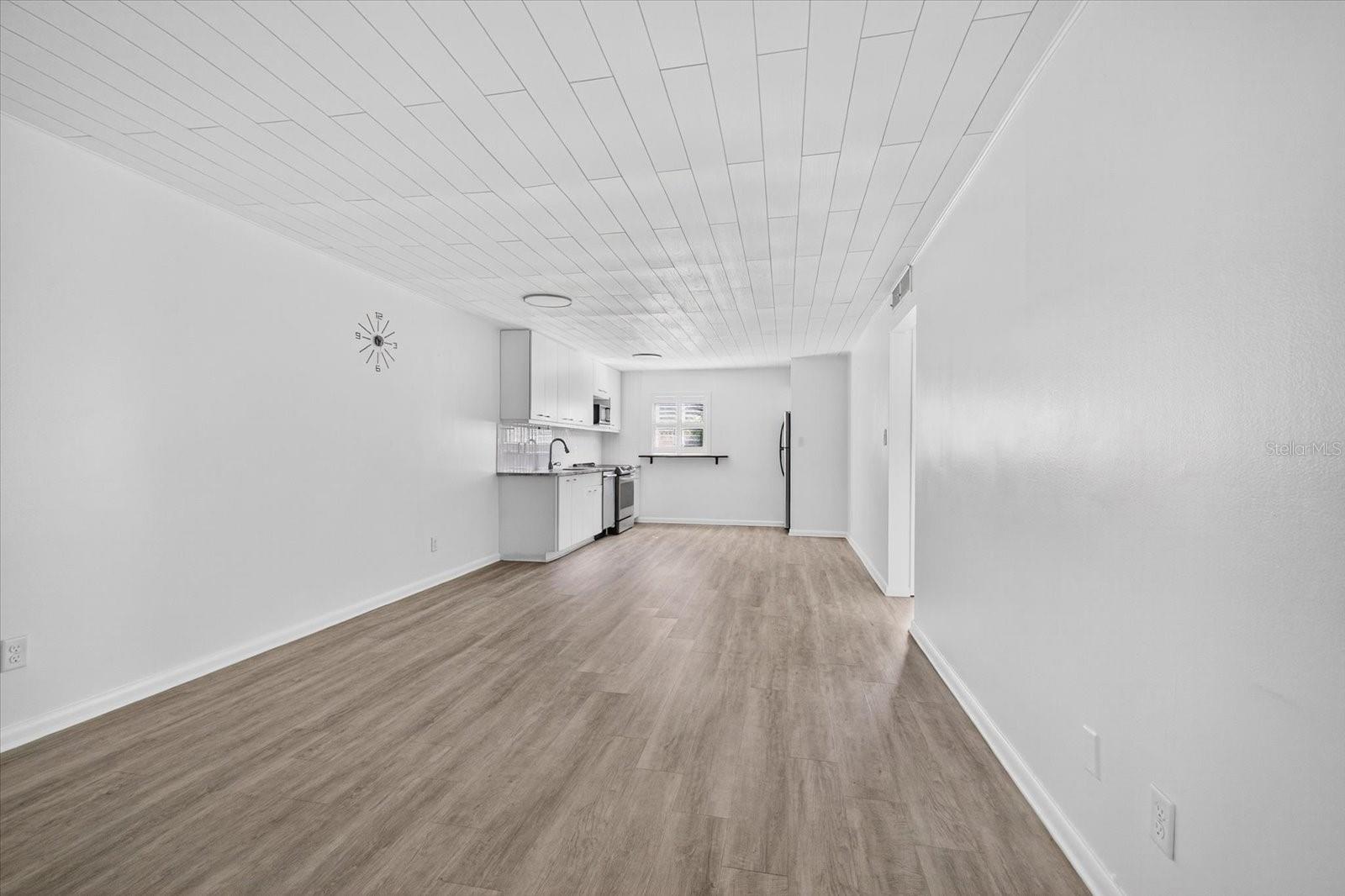 CHATEAU DE SEVILLE A CONDOMINI - Residential Lease