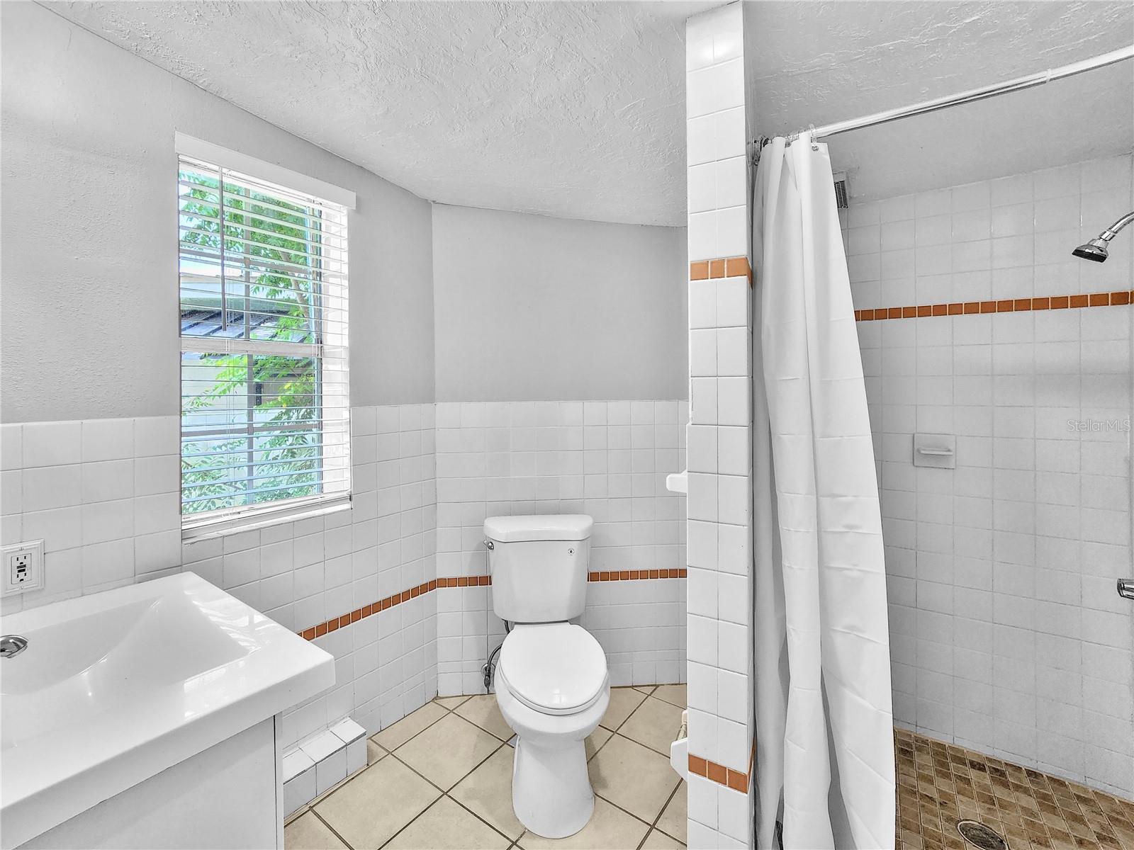 DON-ART ESTATES - Residential Lease
