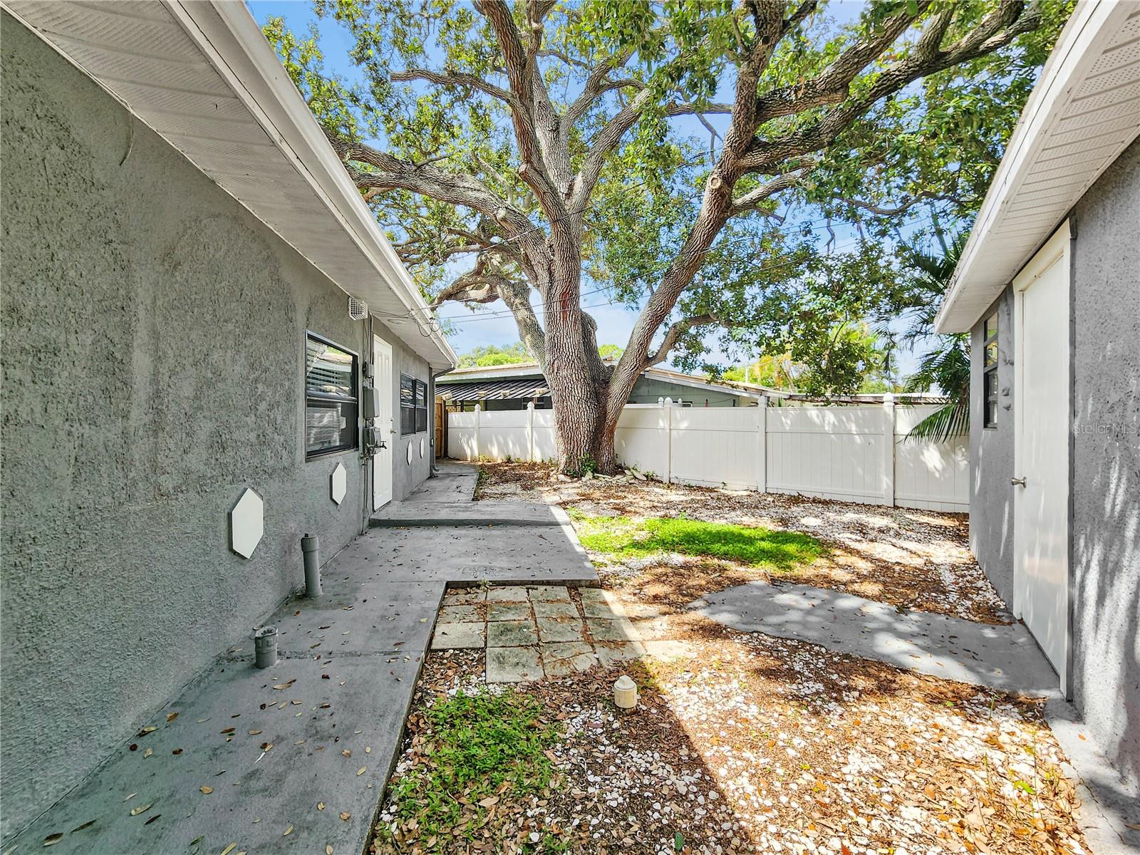 DON-ART ESTATES - Residential Lease