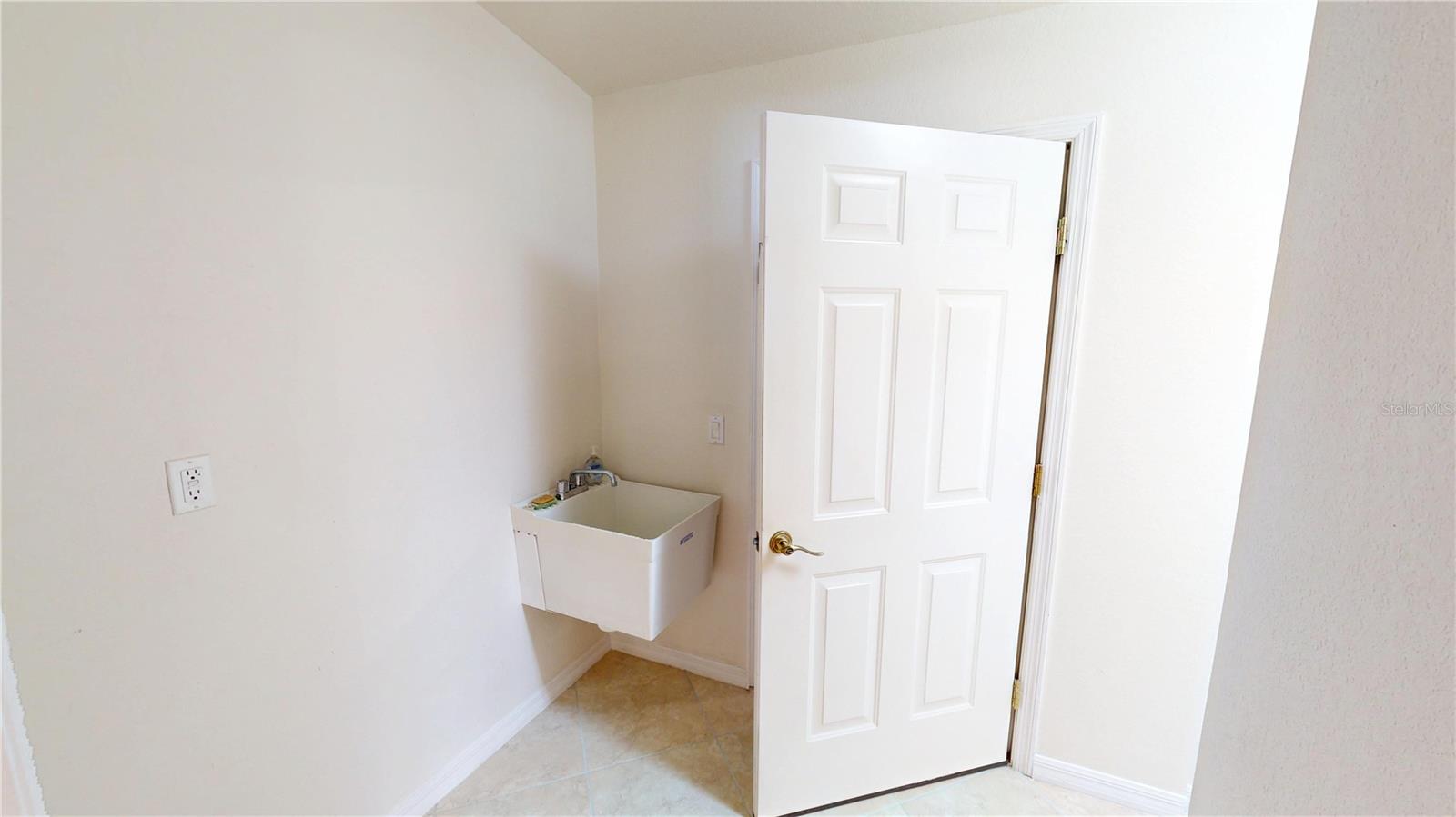 VILLA GRANDE/BURNT STORE ISLES - Residential