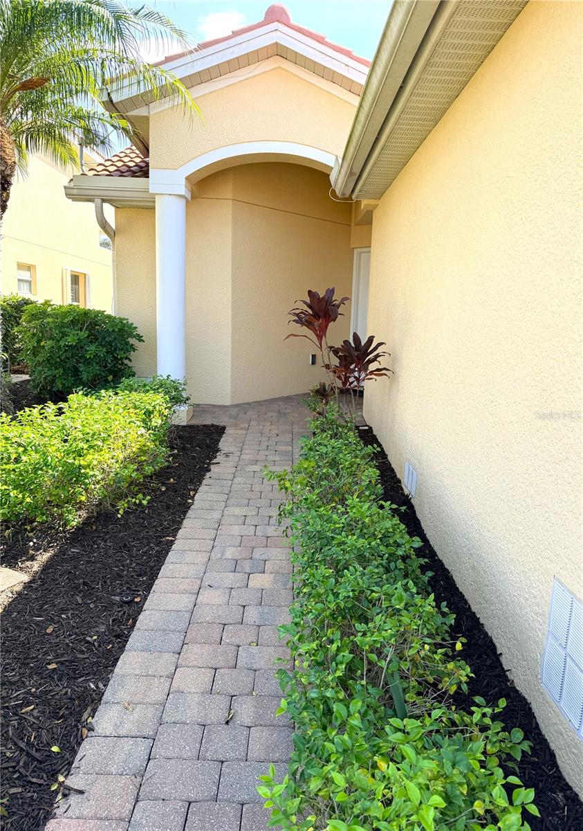 VILLA GRANDE/BURNT STORE ISLES - Residential