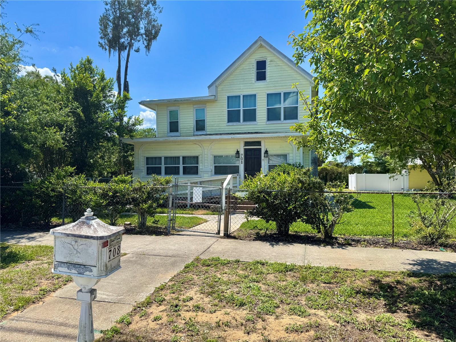 708 E LEMON AVENUE