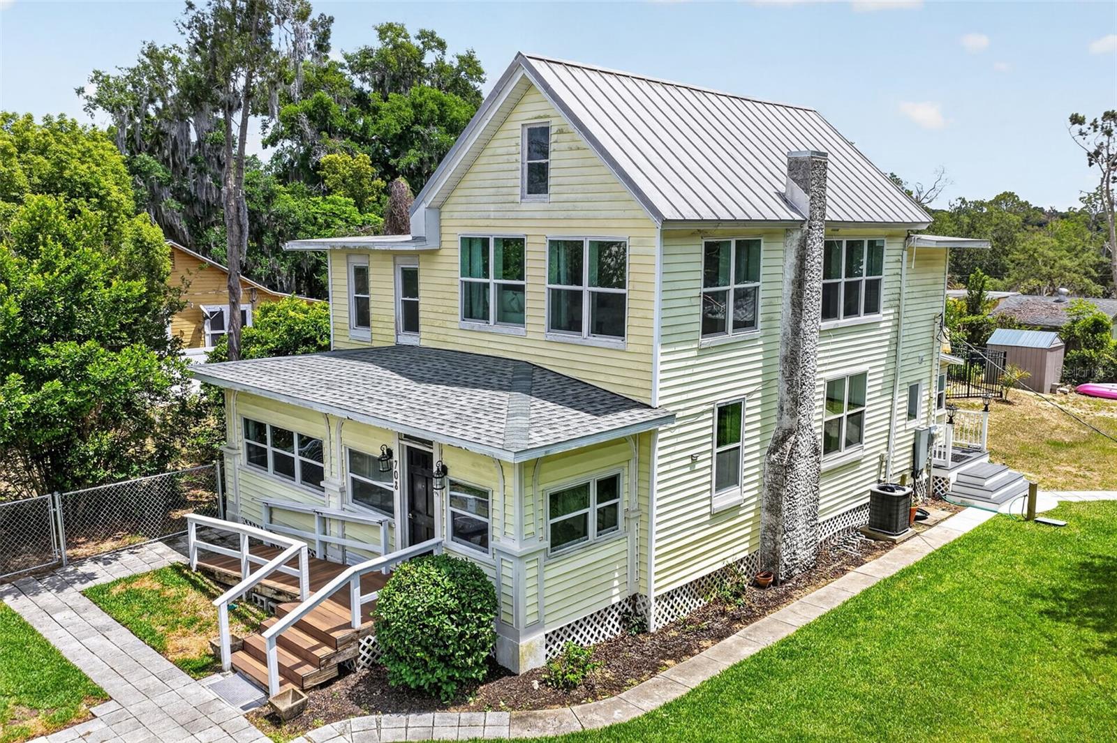 708 E LEMON AVENUE
