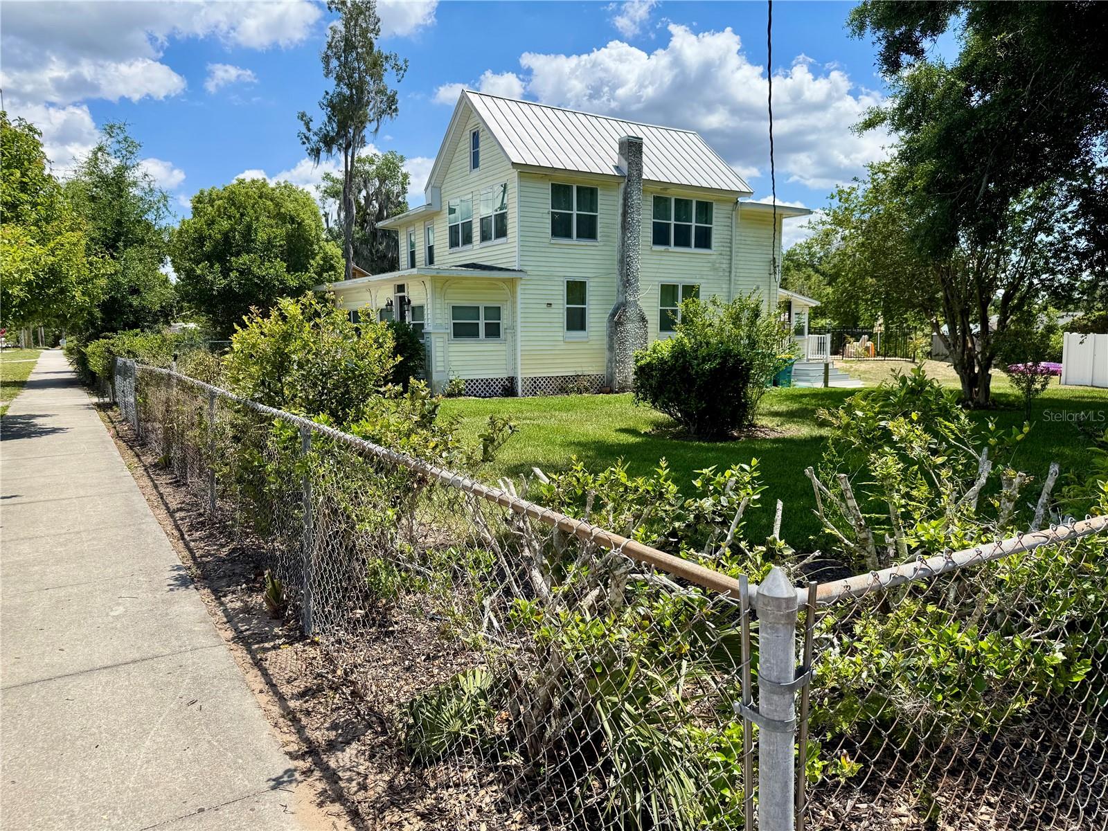 708 E LEMON AVENUE