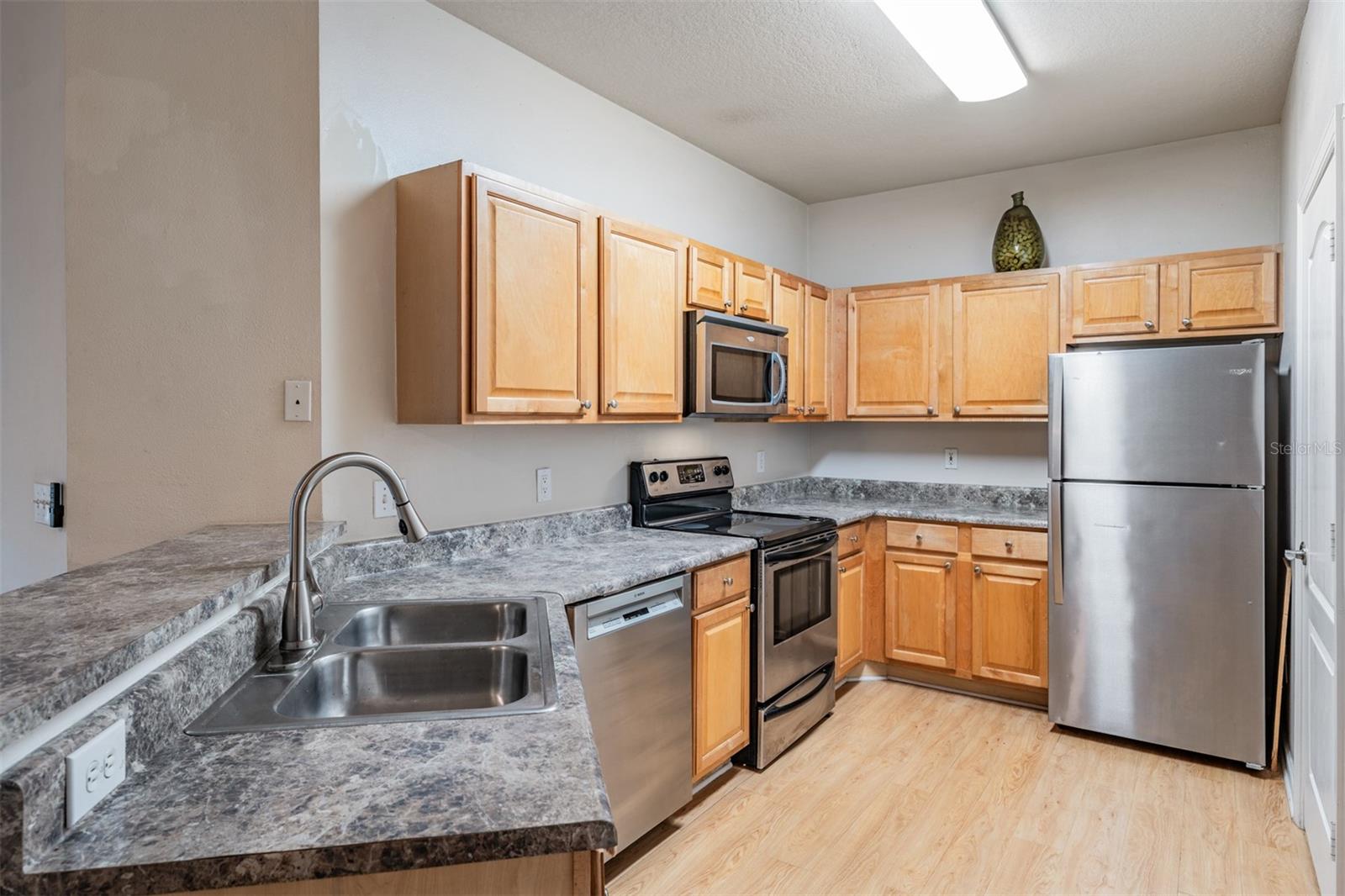 THE VILLAS CONDO - Residential