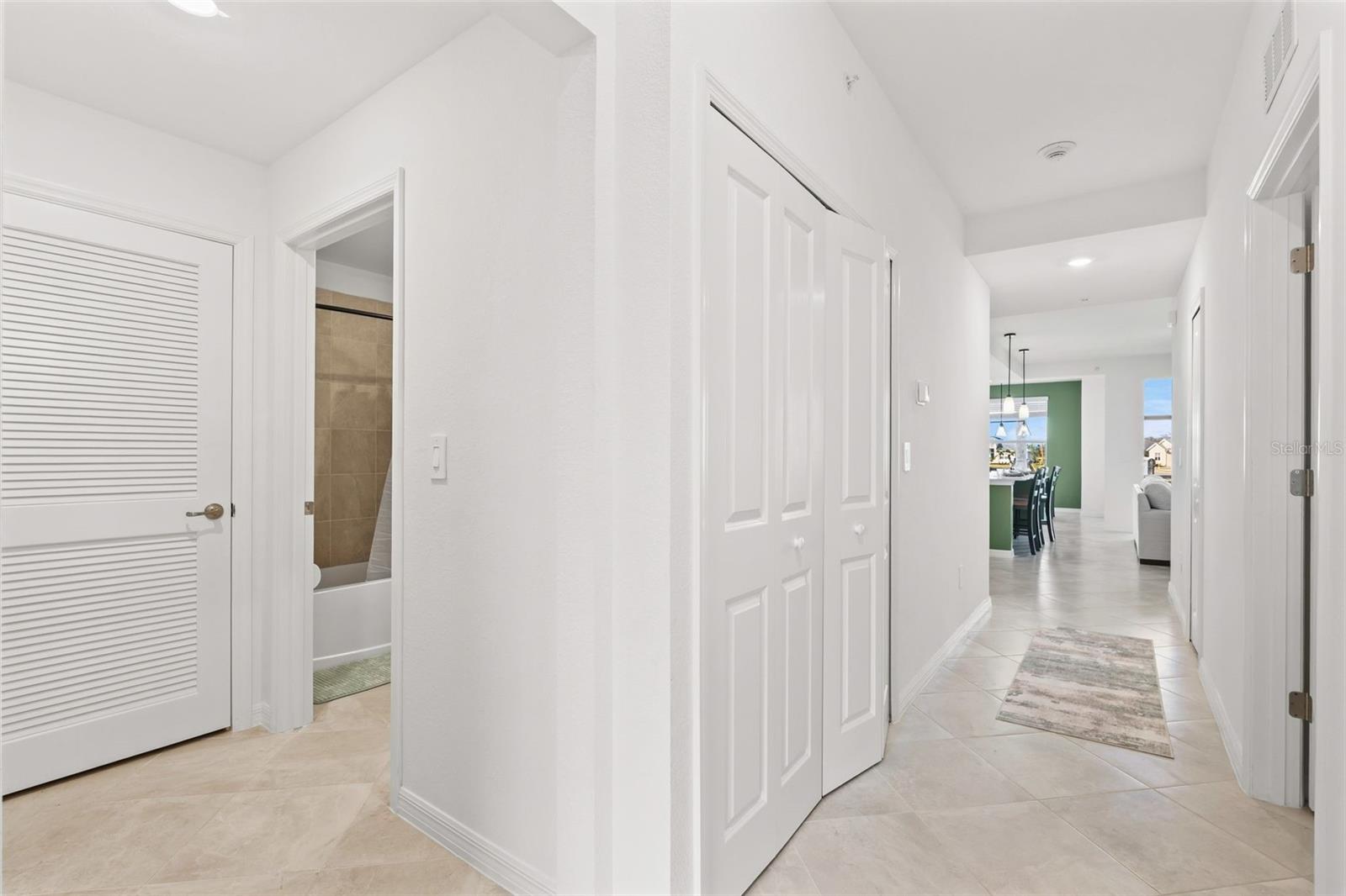 CALUSA COUNTRY CLUB - Residential Lease