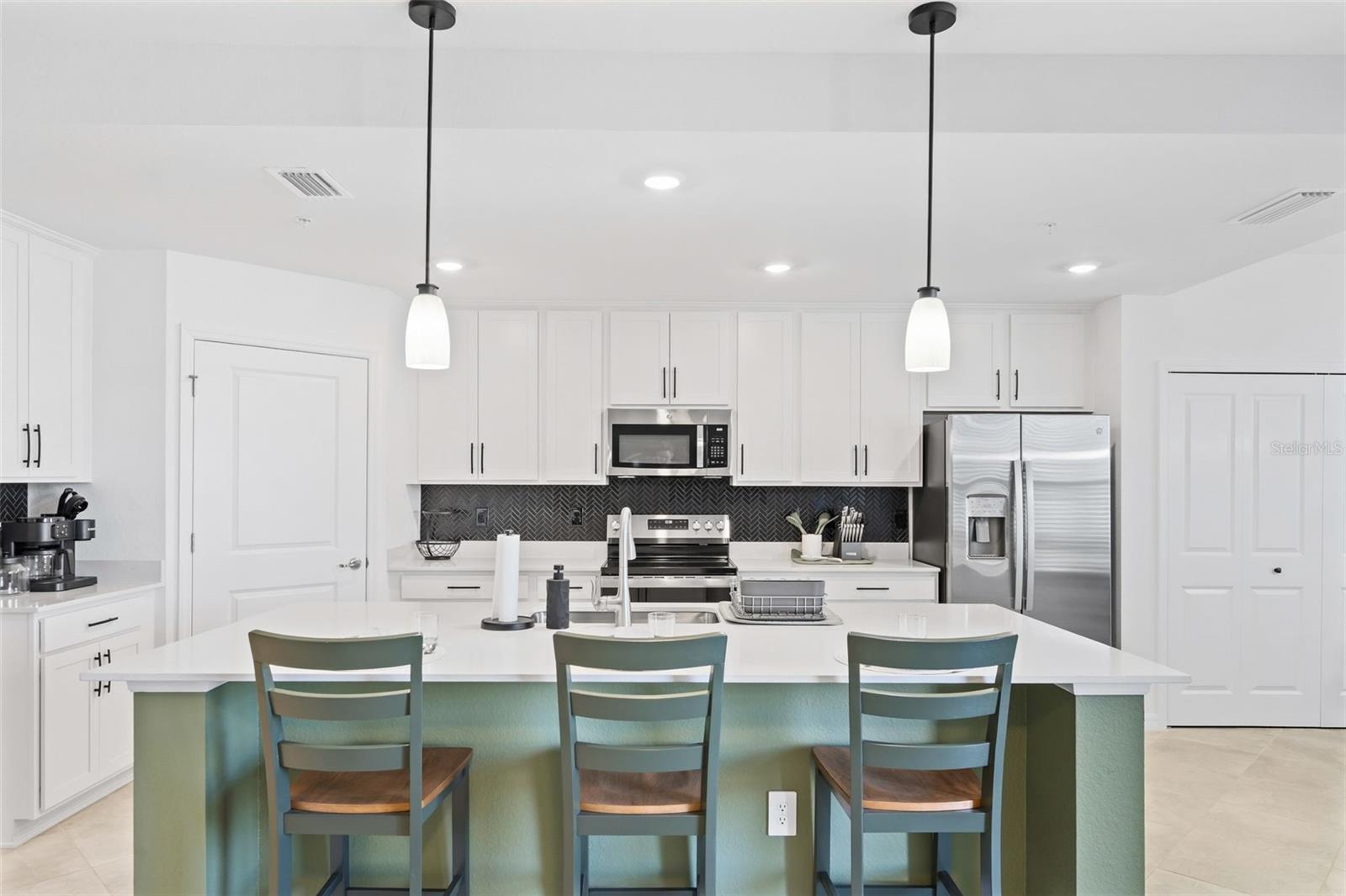 CALUSA COUNTRY CLUB - Residential Lease