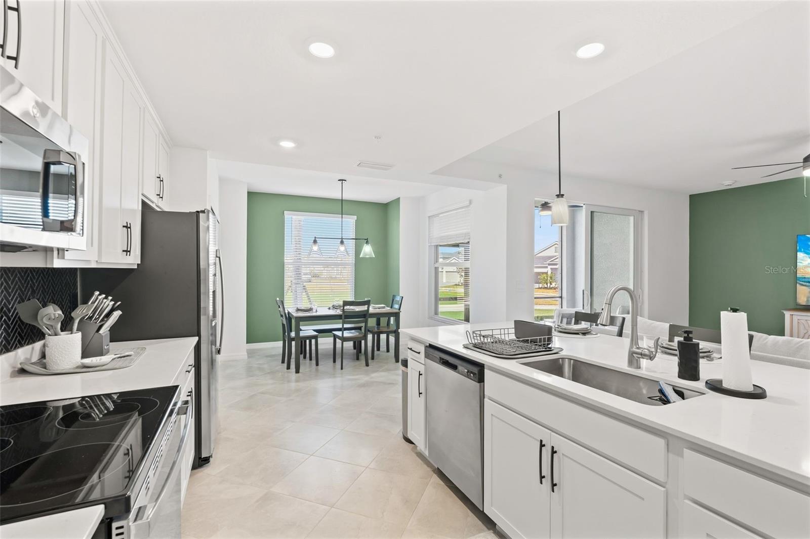 CALUSA COUNTRY CLUB - Residential Lease