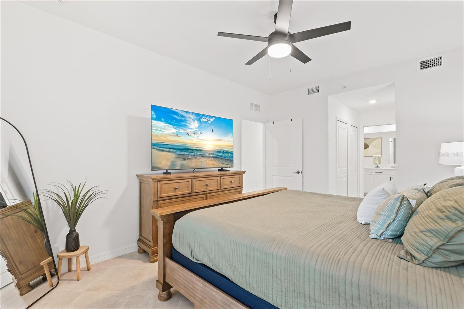 CALUSA COUNTRY CLUB - Residential Lease