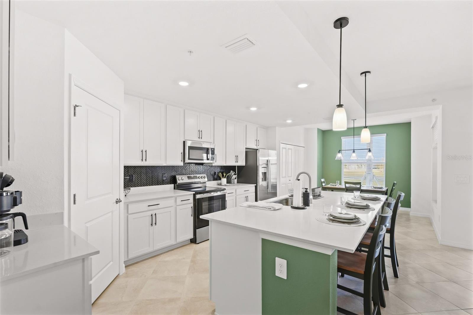 CALUSA COUNTRY CLUB - Residential Lease