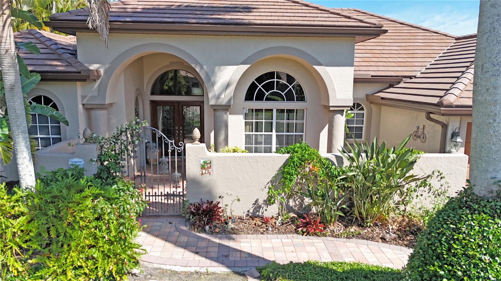 4813 BENCHMARK COURT