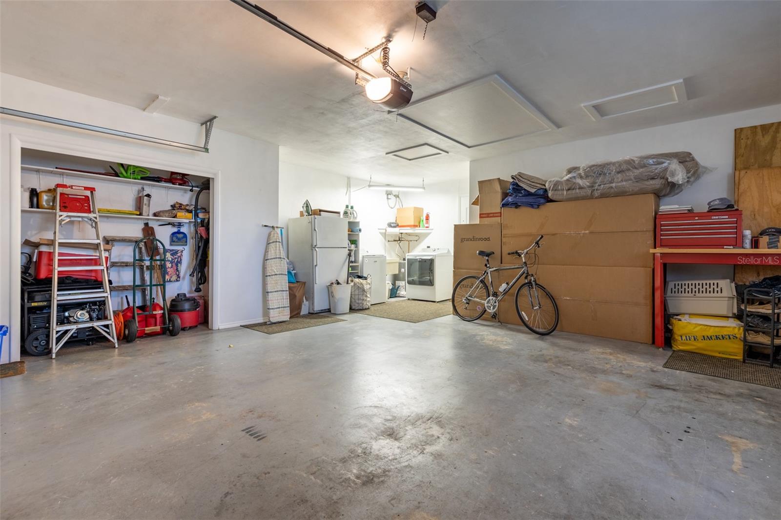 FAIRWAY ESTATES 6TH ADD - Residential