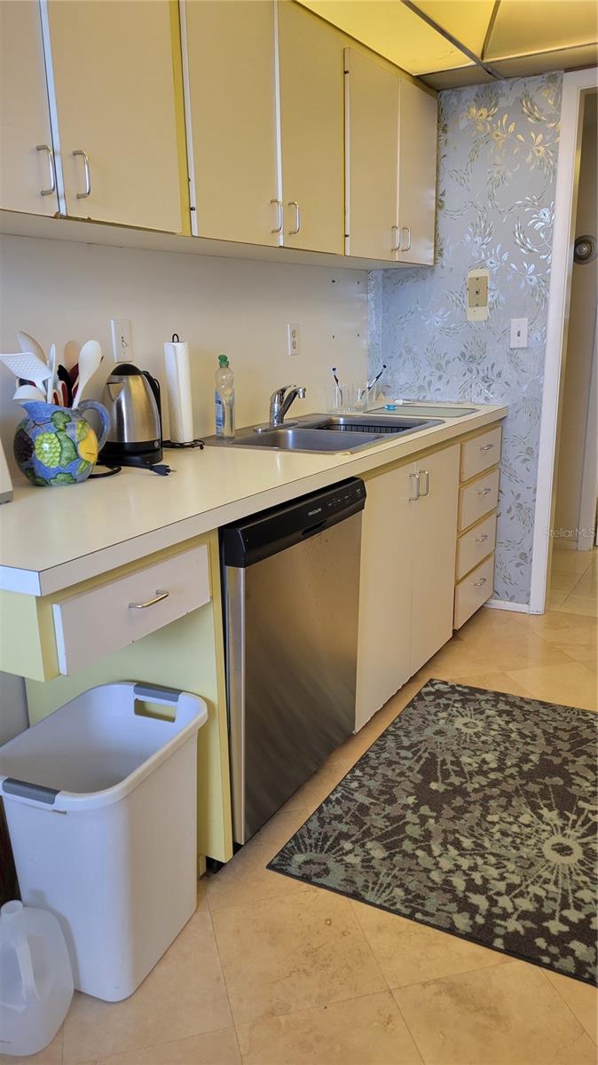 PRIVATEER SOUTH - Residential Lease