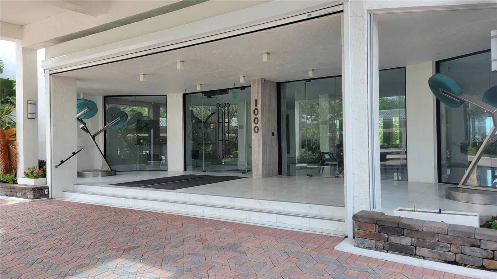 PRIVATEER SOUTH - Residential Lease