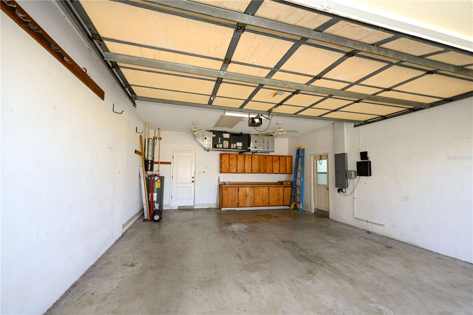 HUNTINGTON POINTE - Residential Lease