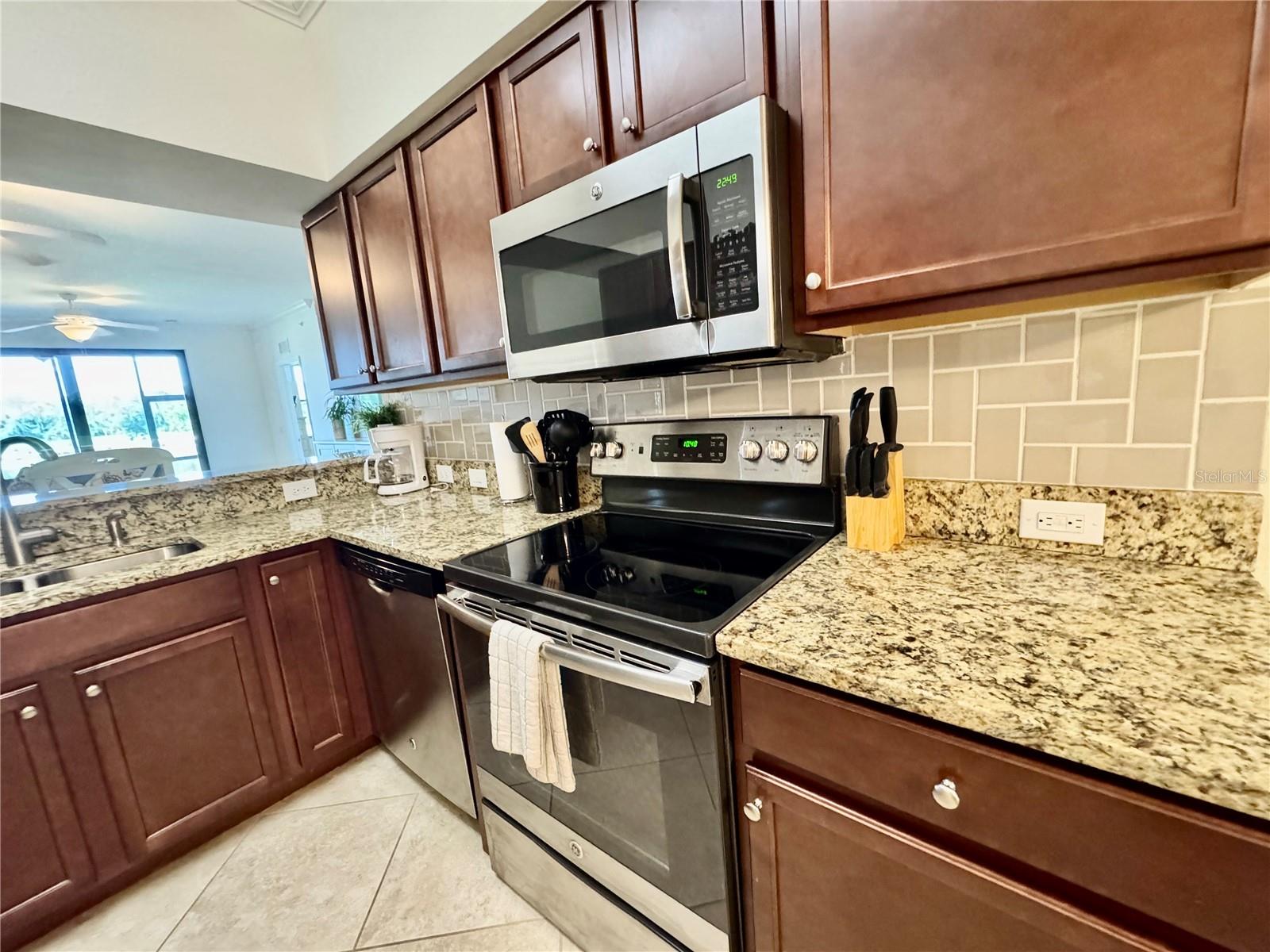 LAKEWOOD NATIONAL - Residential Lease