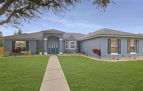 Photo of 640 Woodview Drive, Tavares, FL 32778 (MLS # G5106782)