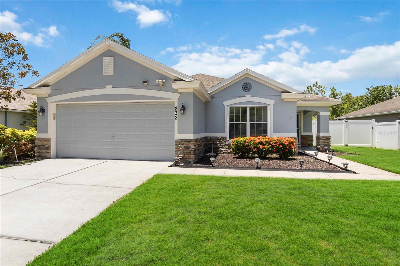 832 SENECA TRAIL