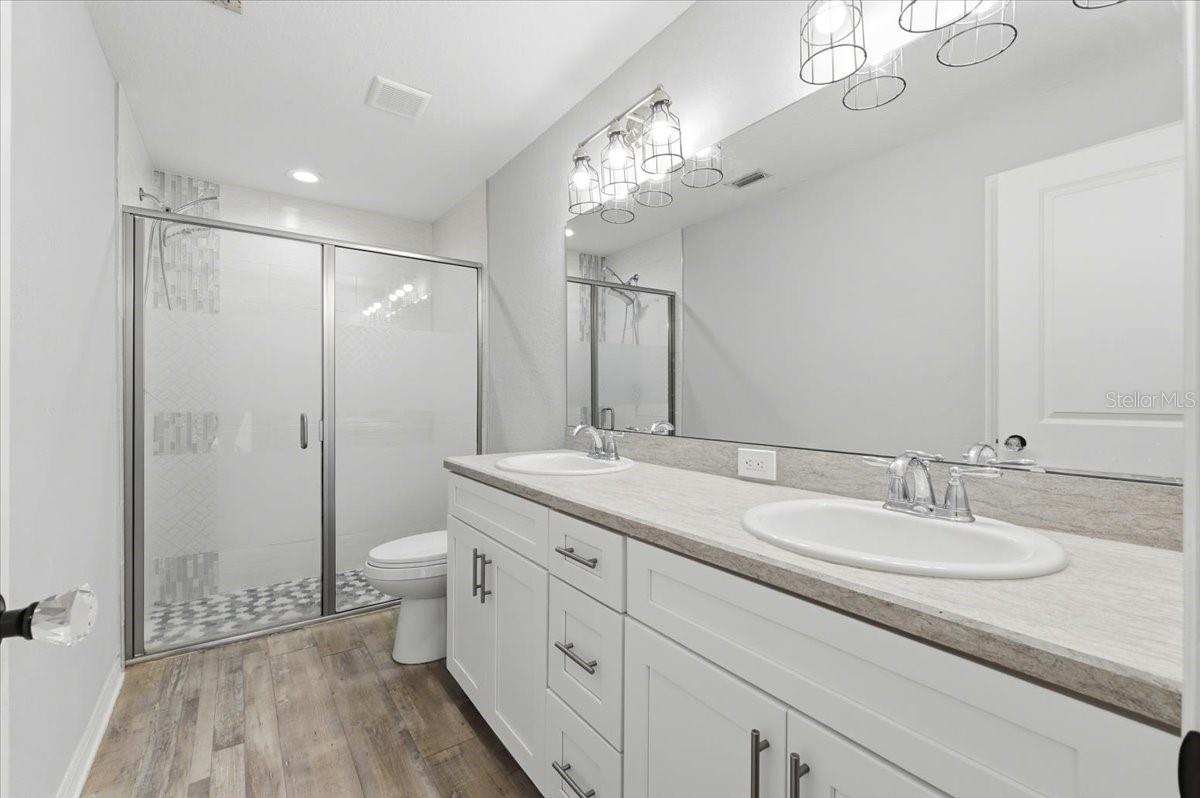 TOWER PALMS - Residential