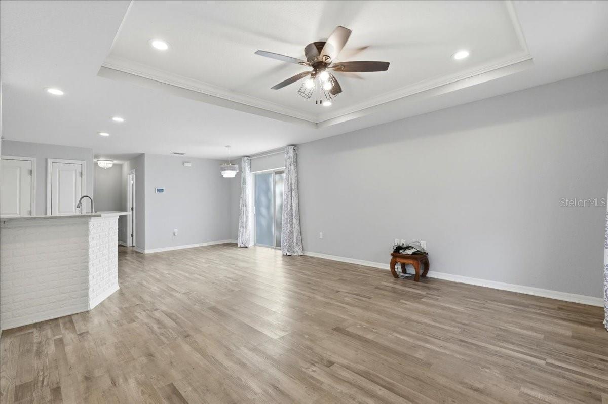 TOWER PALMS - Residential