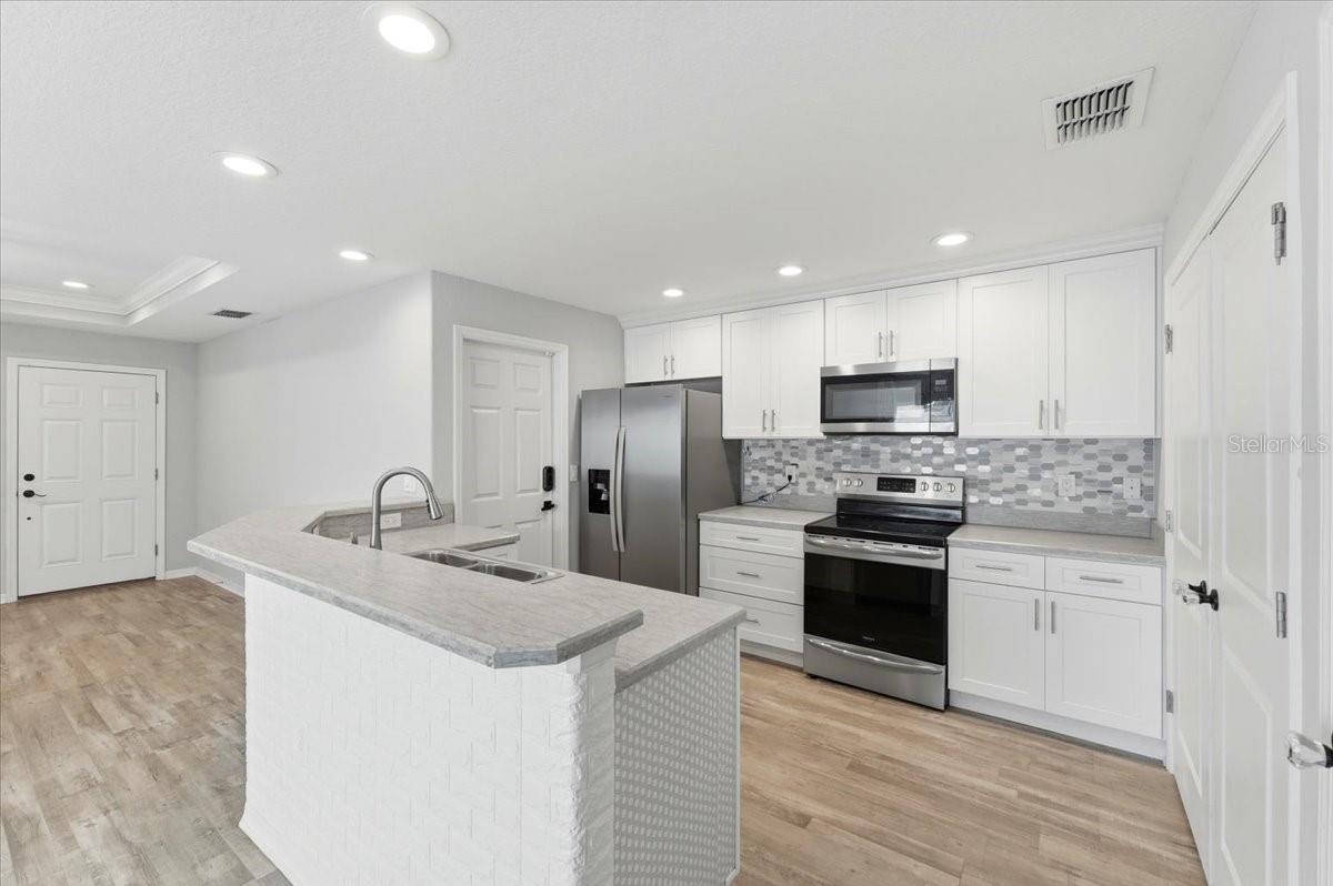 TOWER PALMS - Residential