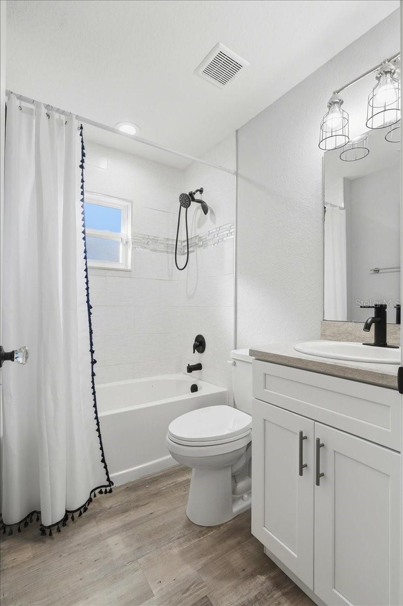 TOWER PALMS - Residential