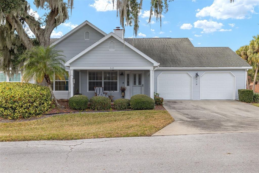 Photo of 925 Beverly Harbors Drive, Leesburg, FL 34748 (MLS # G5109633)