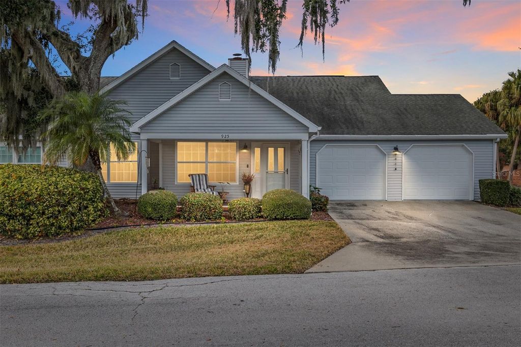 Photo of 925 Beverly Harbors Drive, Leesburg, FL 34748 (MLS # G5109633)