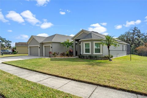 A home in LAKELAND