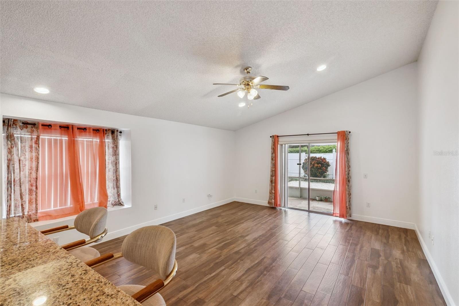 CHASE GROVES UNIT 6 - Residential Lease