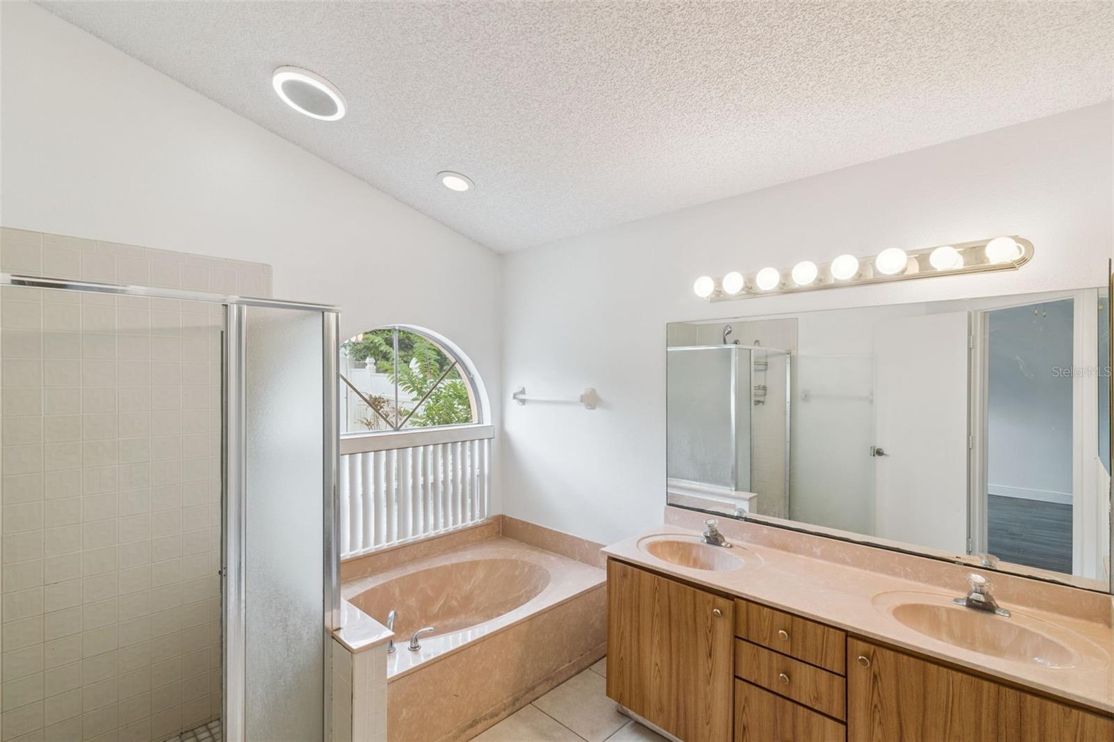 CHASE GROVES UNIT 6 - Residential Lease