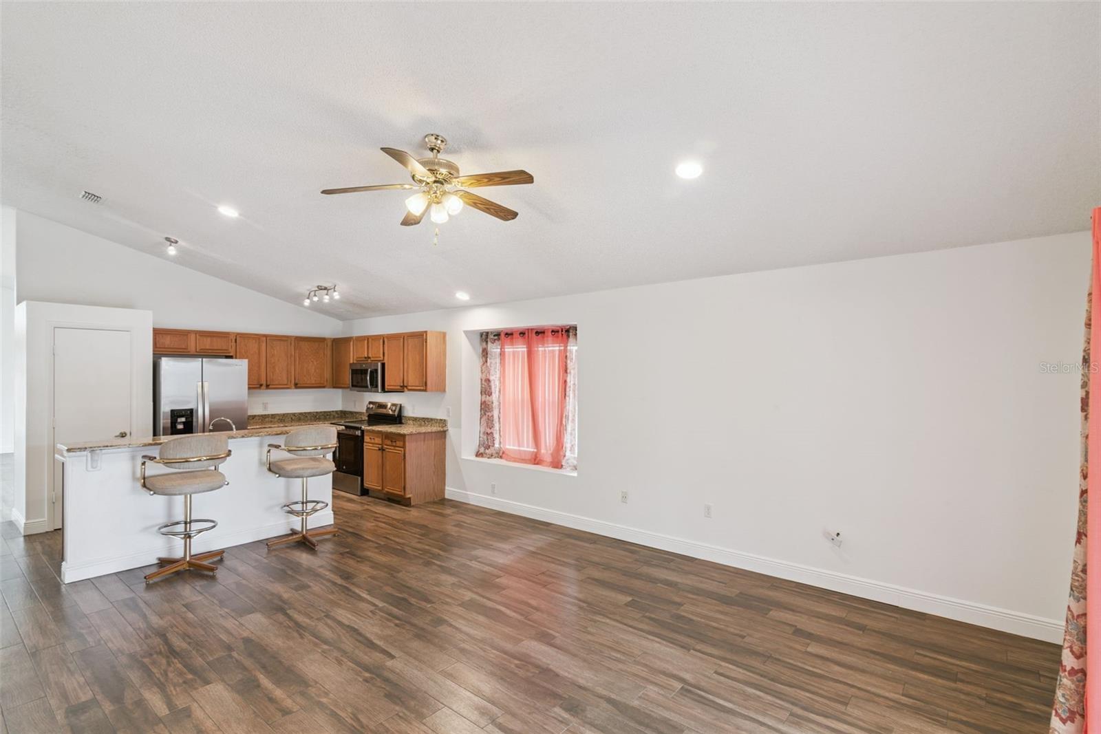 CHASE GROVES UNIT 6 - Residential Lease