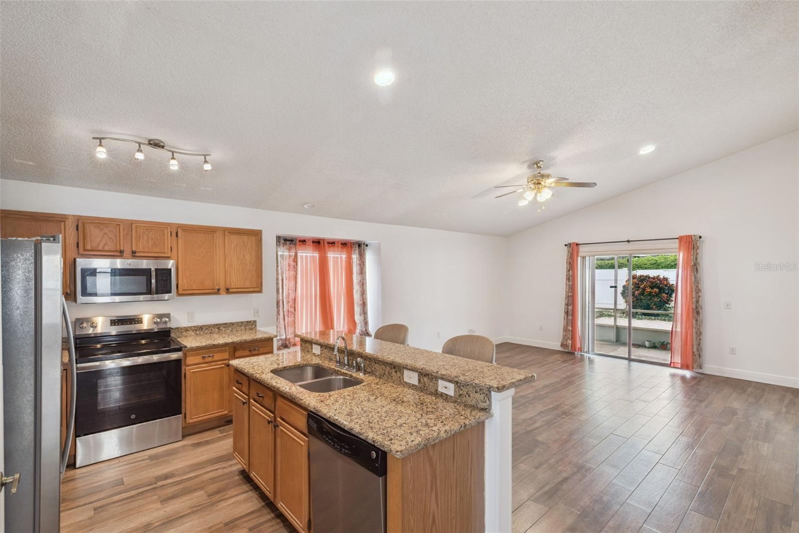 CHASE GROVES UNIT 6 - Residential Lease