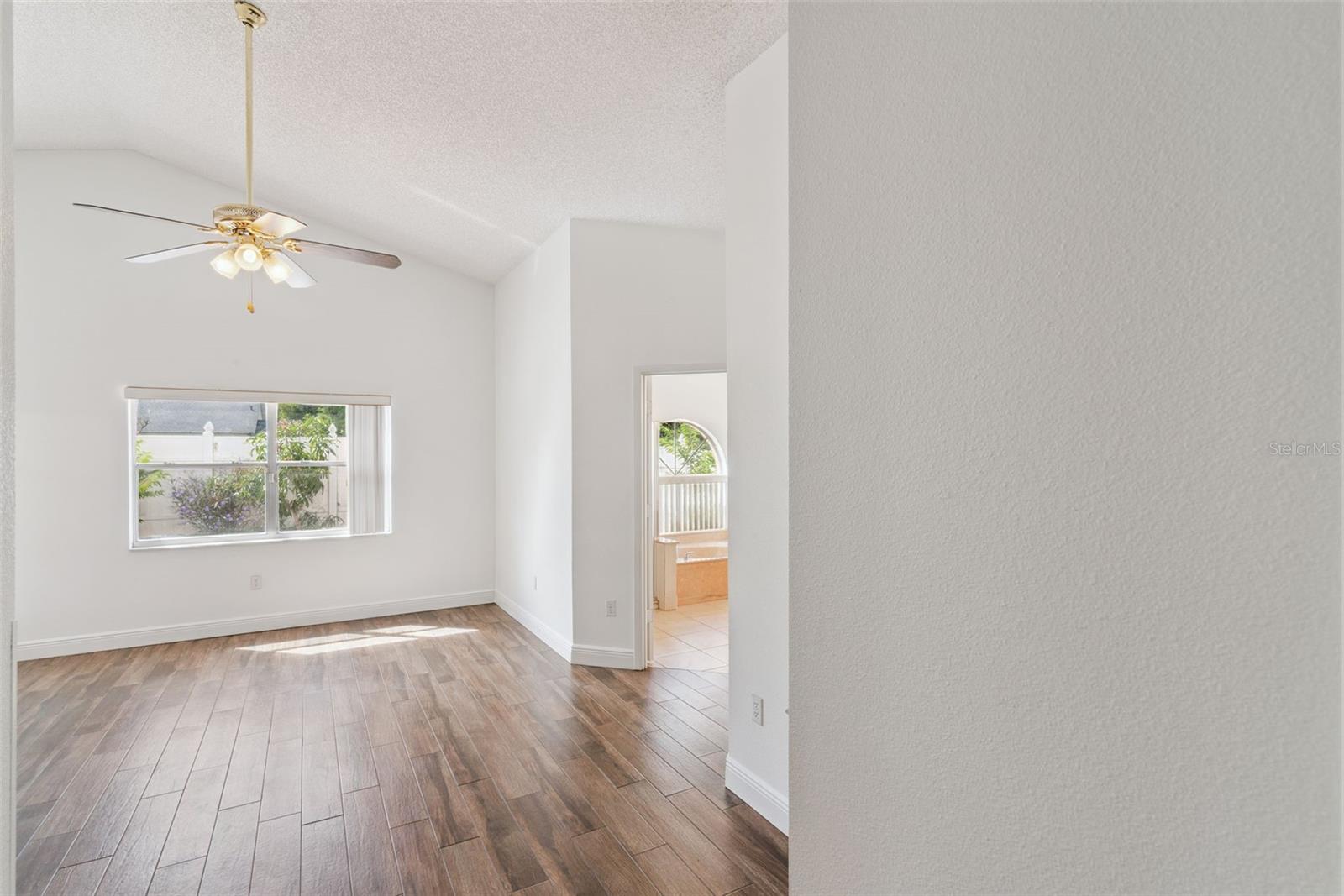 CHASE GROVES UNIT 6 - Residential Lease