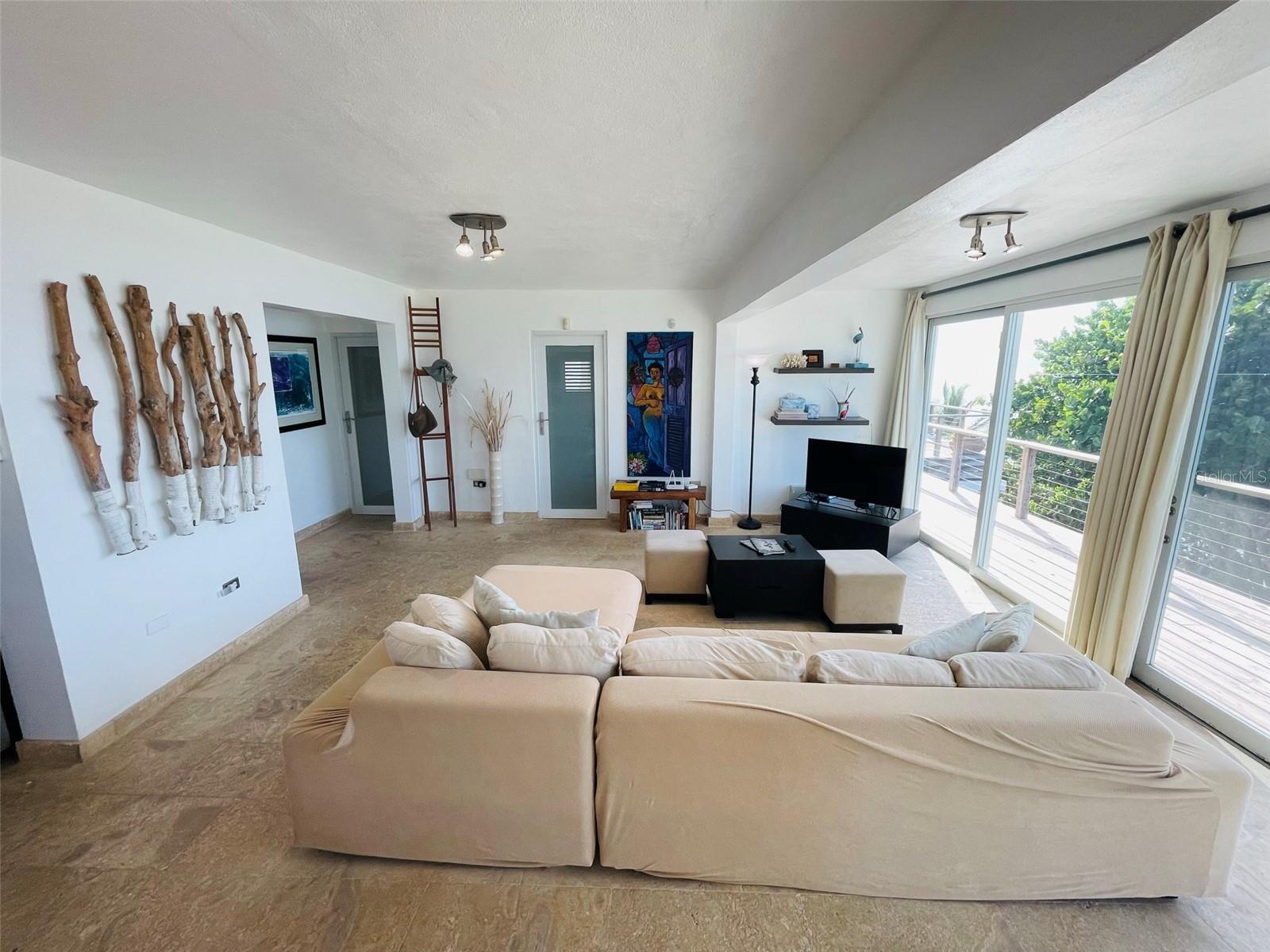 BRAVOS DE BOSTON - Residential