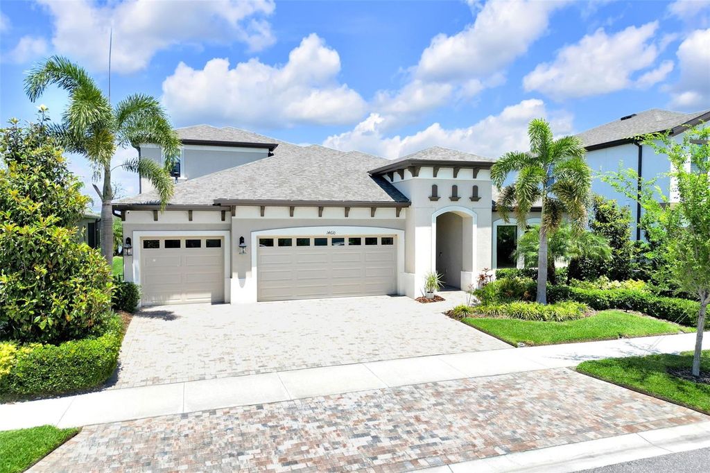 Photo of 14610 Red Castle Ave, Lithia, FL 33547 (MLS # TB8508909)