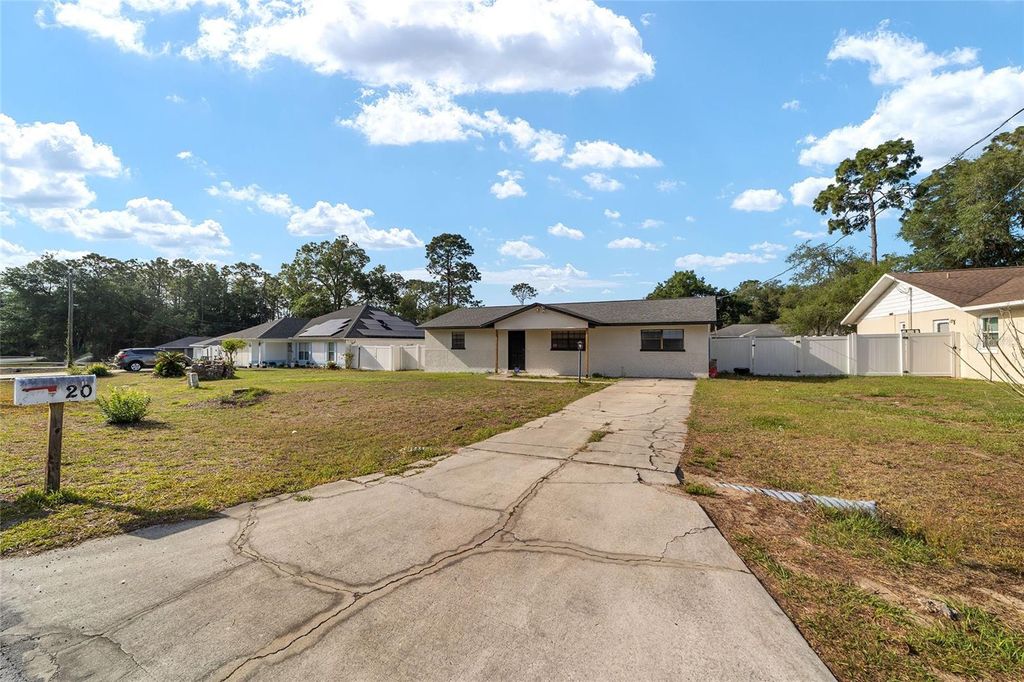 Photo of 20 Cedar Trace, Ocala, FL 34472 (MLS # OM722847)