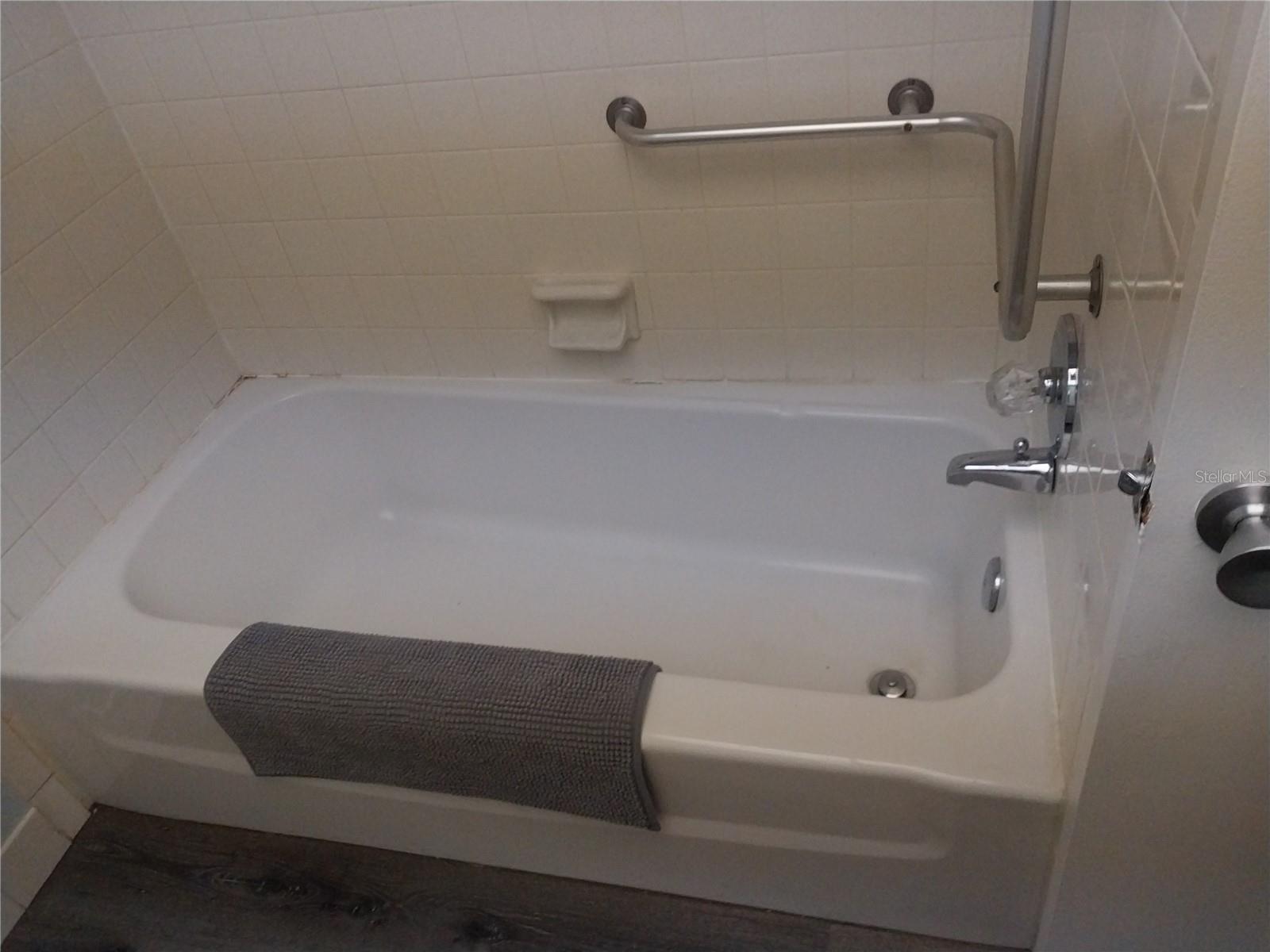 PARKWOOD CONDO - Residential