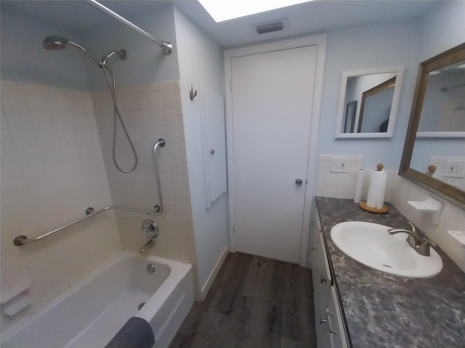 PARKWOOD CONDO - Residential