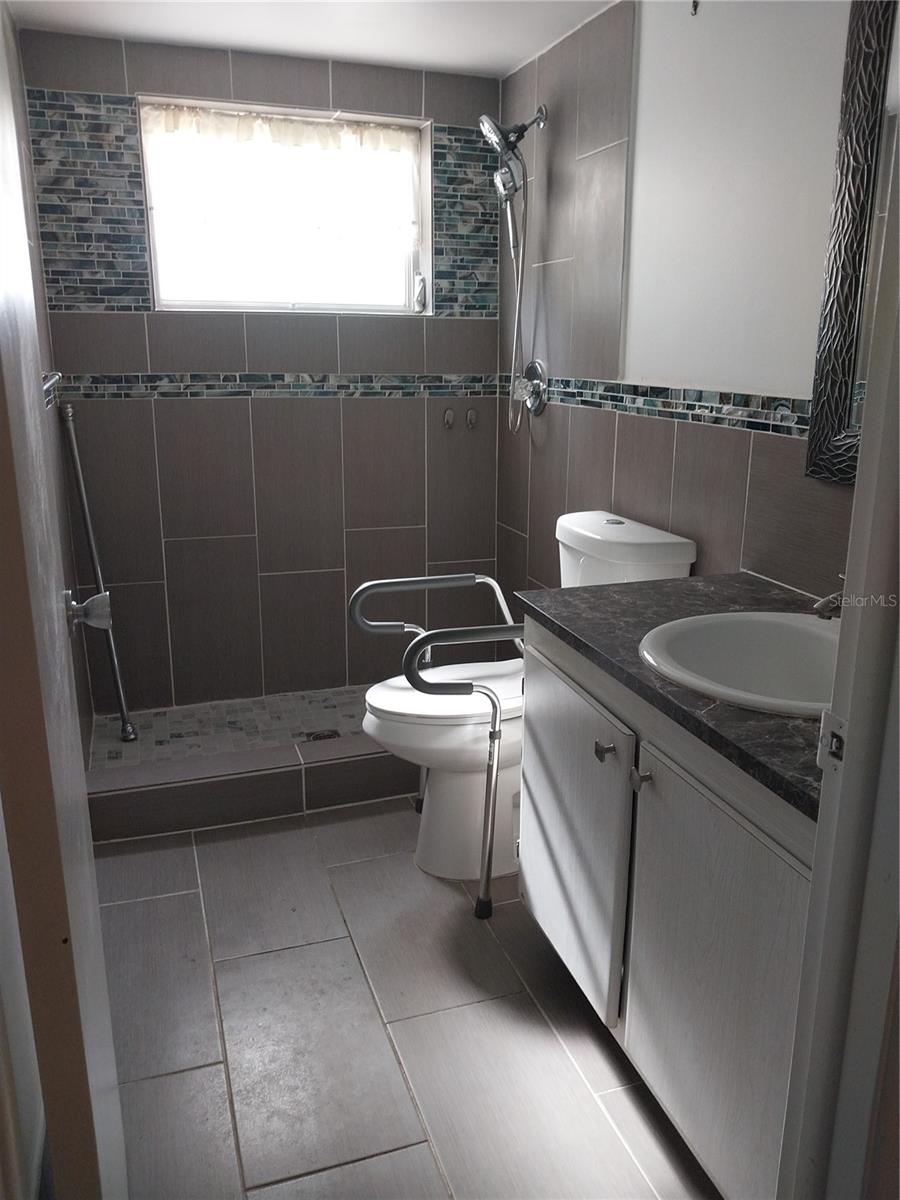 PARKWOOD CONDO - Residential