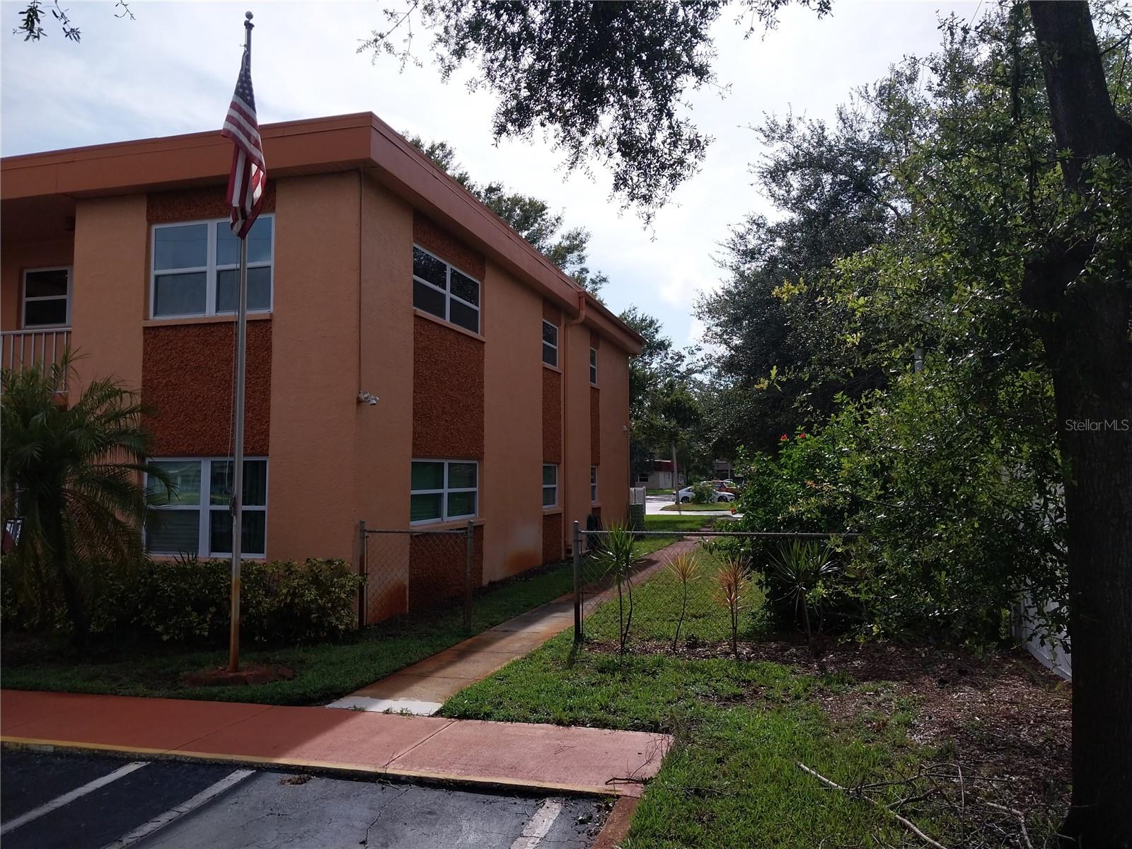 PARKWOOD CONDO - Residential