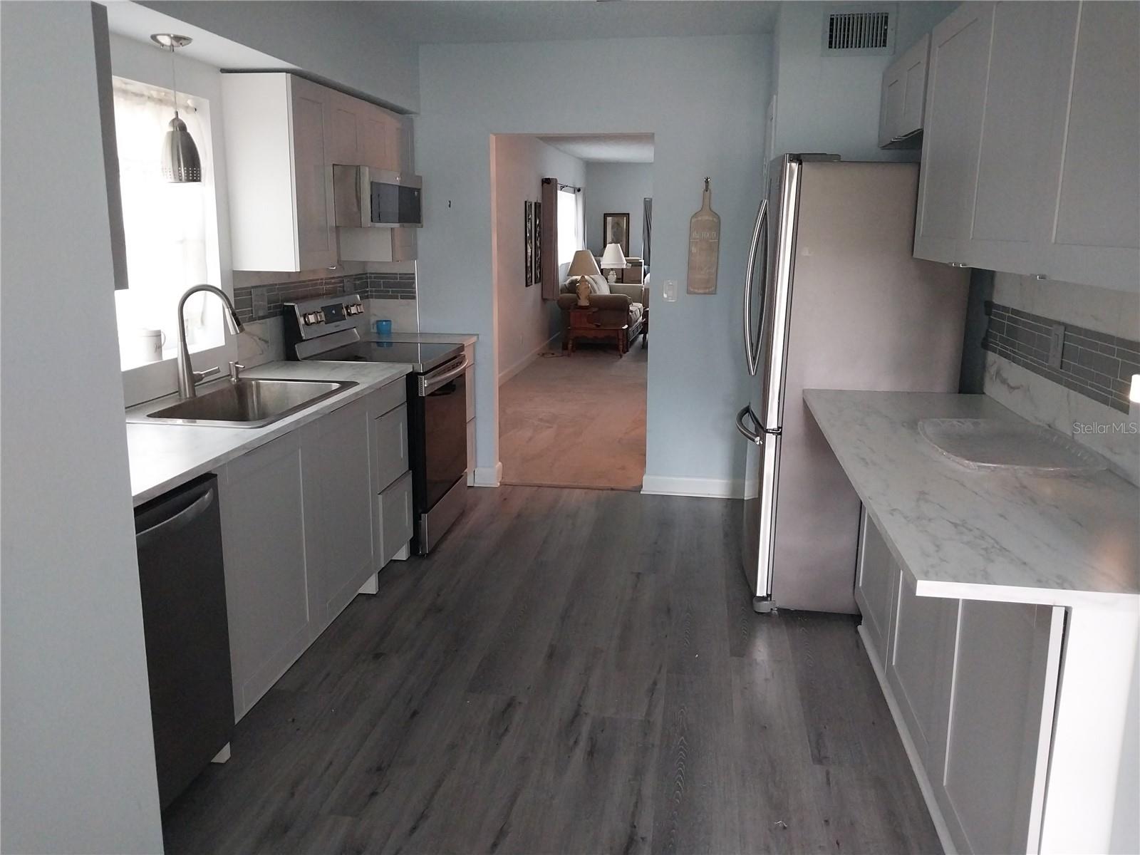 PARKWOOD CONDO - Residential