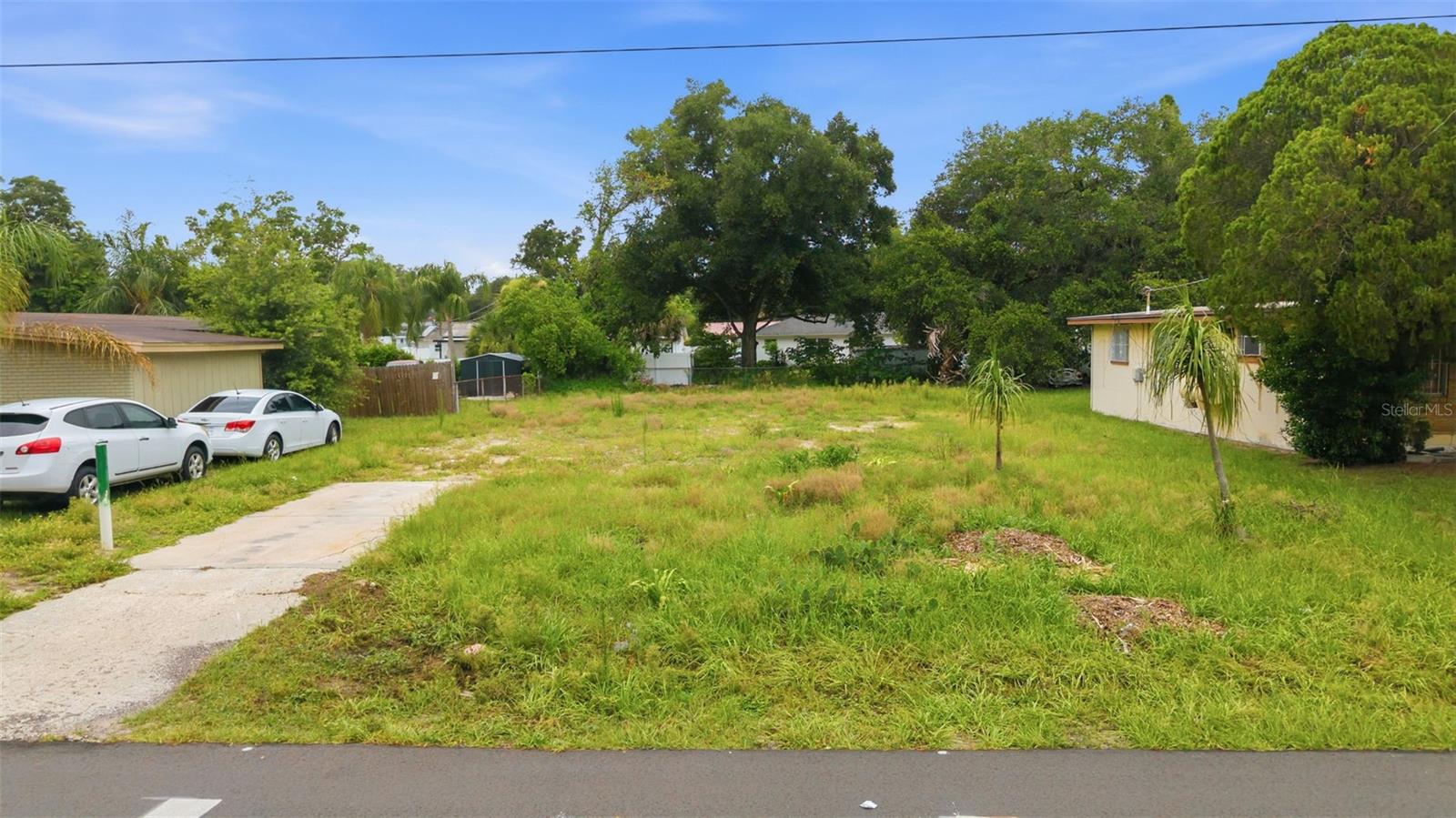 8714 N HYALEAH ROAD