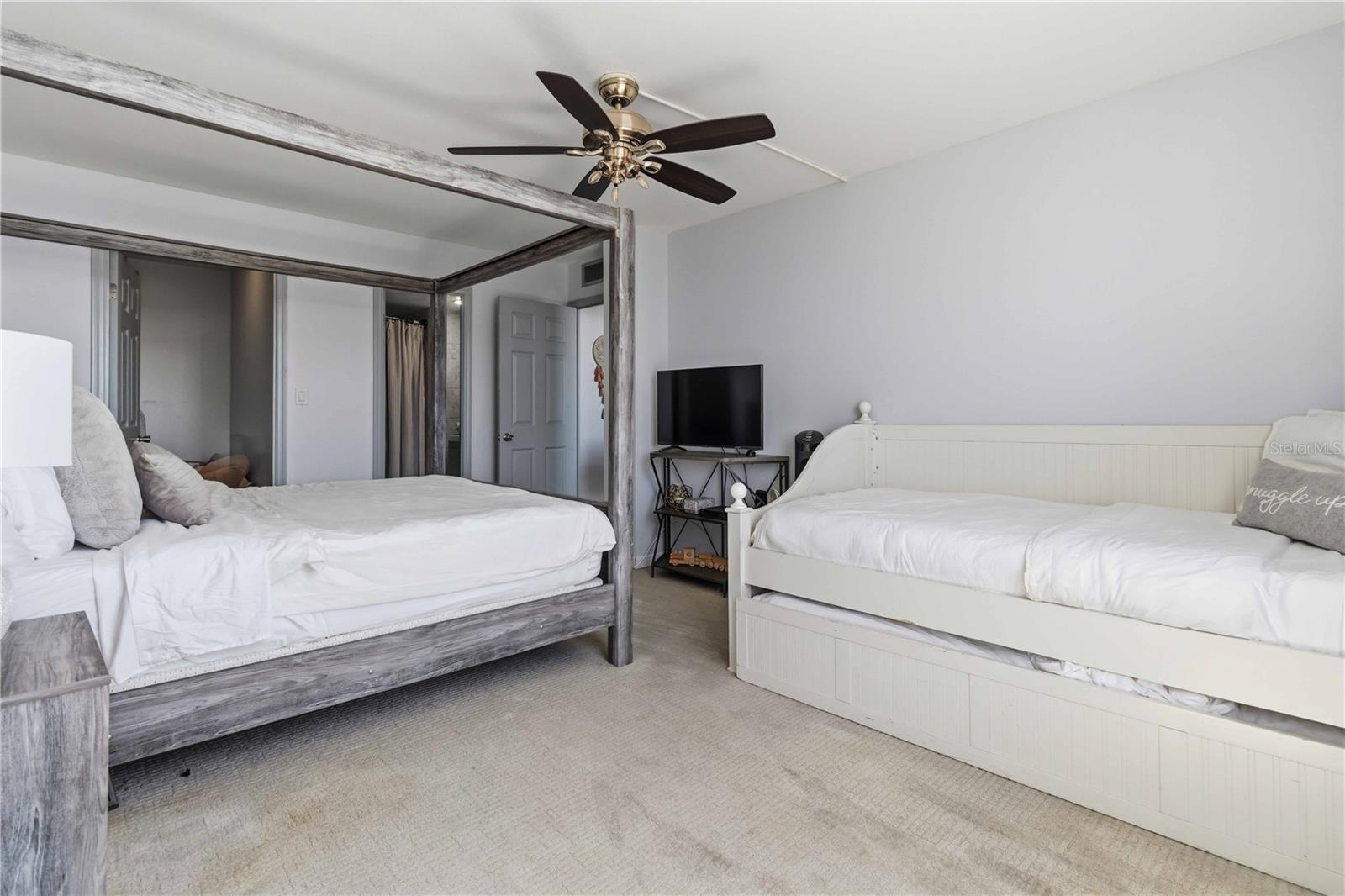 TOWERS - Residential